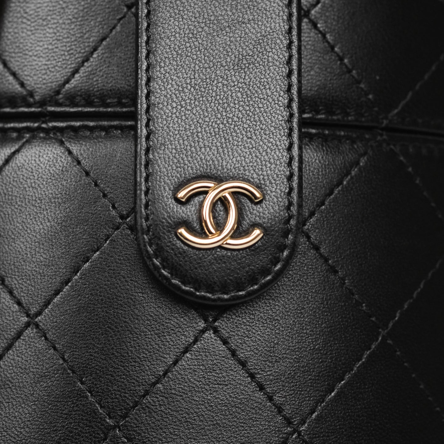 Chanel Quilted Round Vanity Clutch With Chain Black Lambskin Gold Hardware