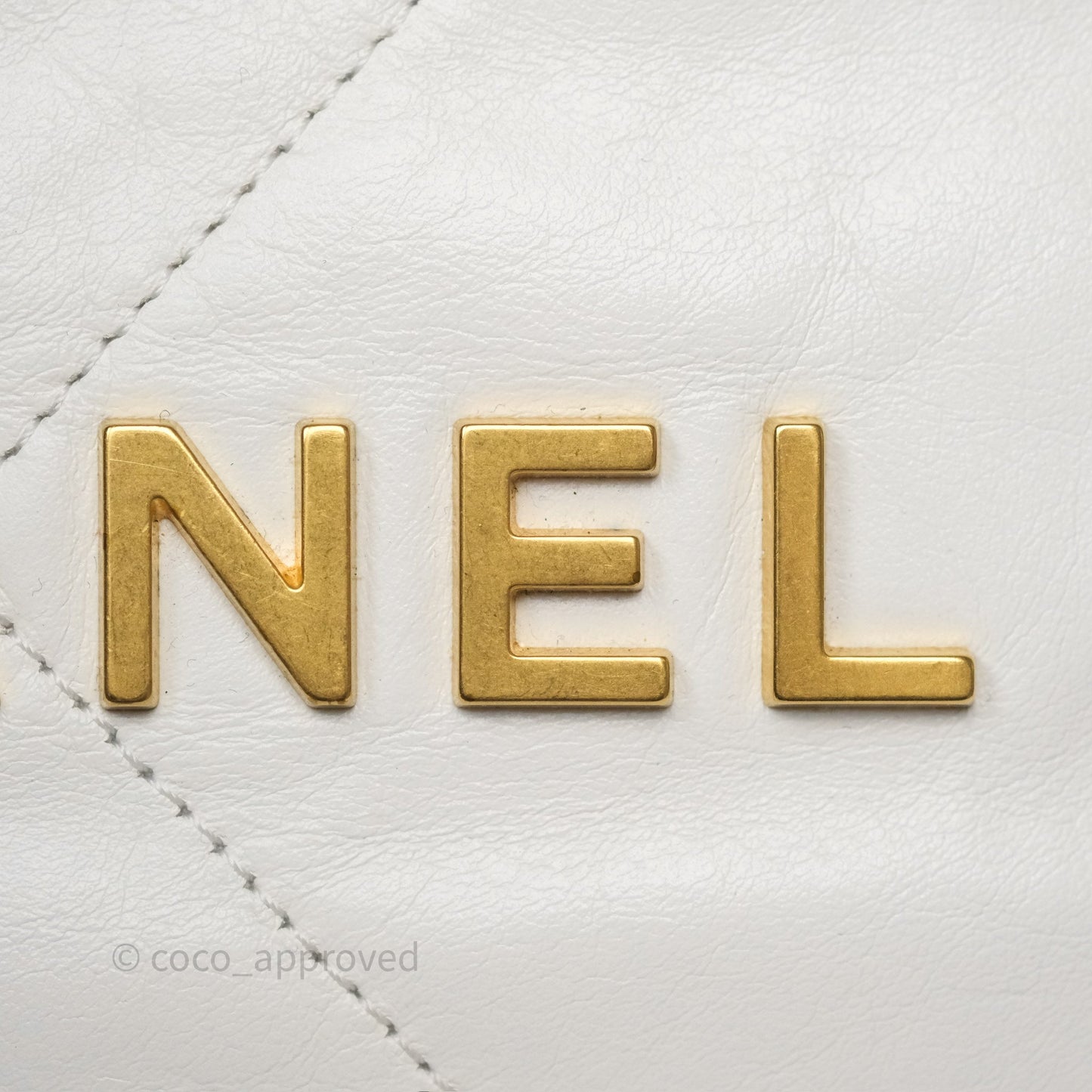 Chanel 22 Medium White Shiny Crumpled Calfskin Aged Gold Hardware