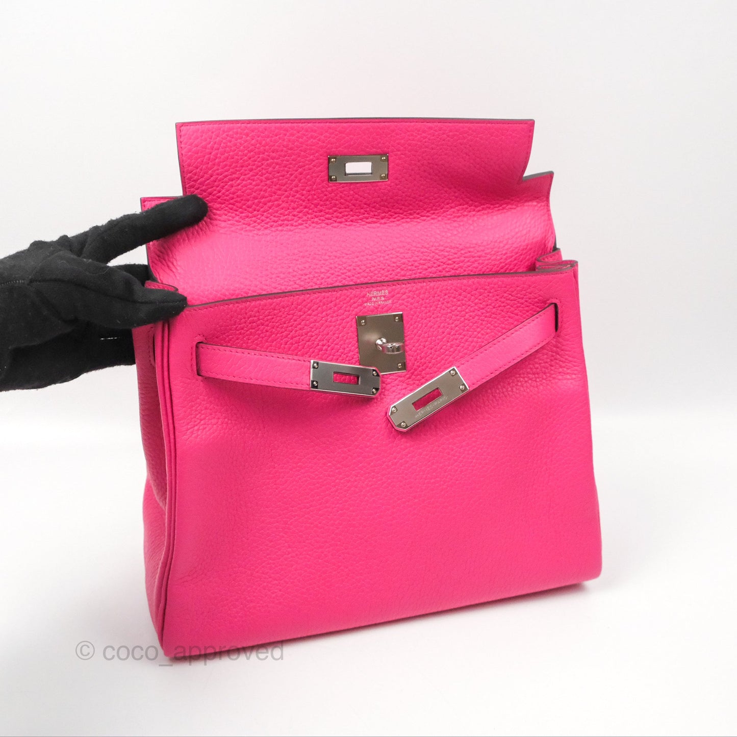 Hermès Retourne Kelly 28 Rose Shocking Clemence Palladium Hardware