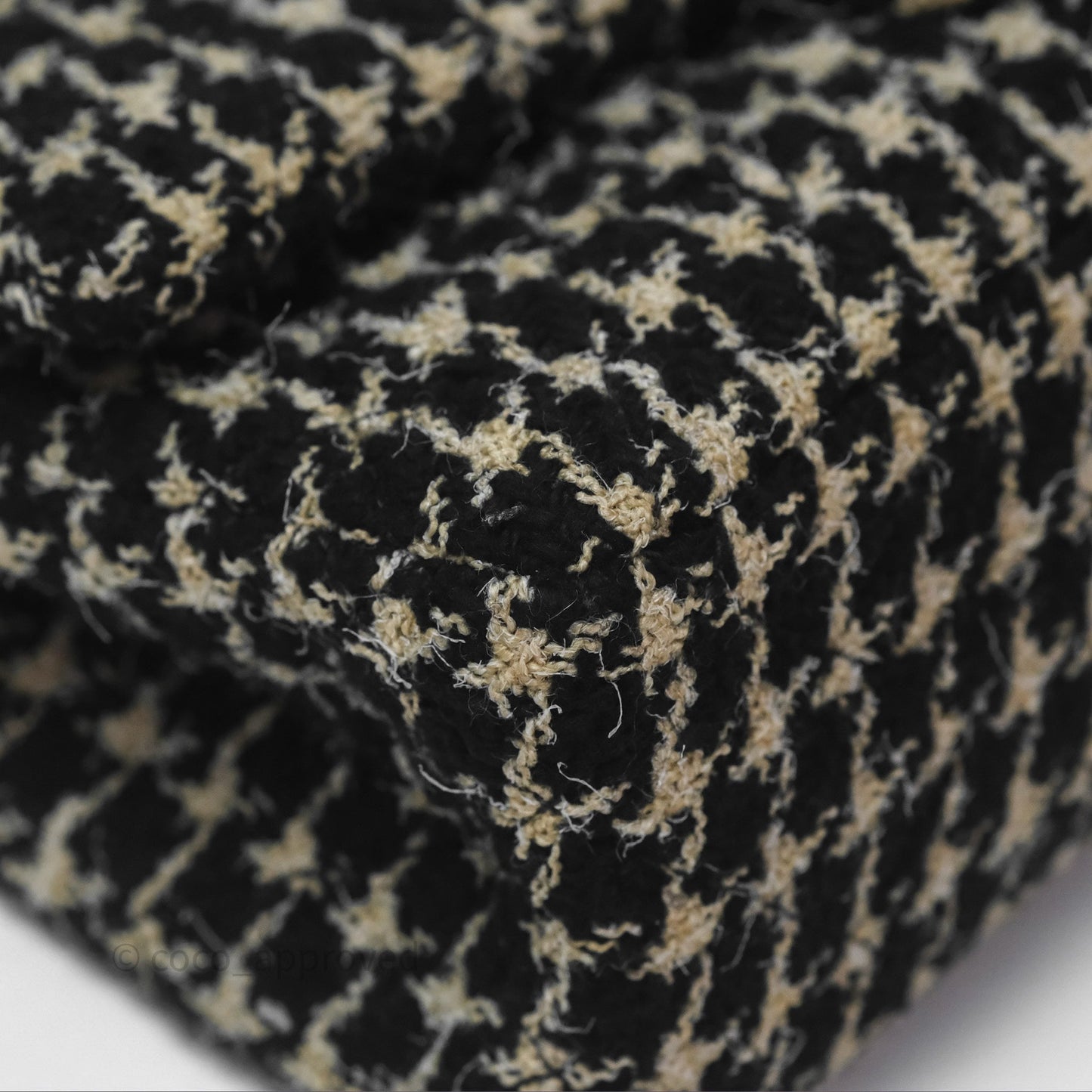 Chanel Reissue 225 Houndstooth Tweed Black Beige Aged Gold Hardware