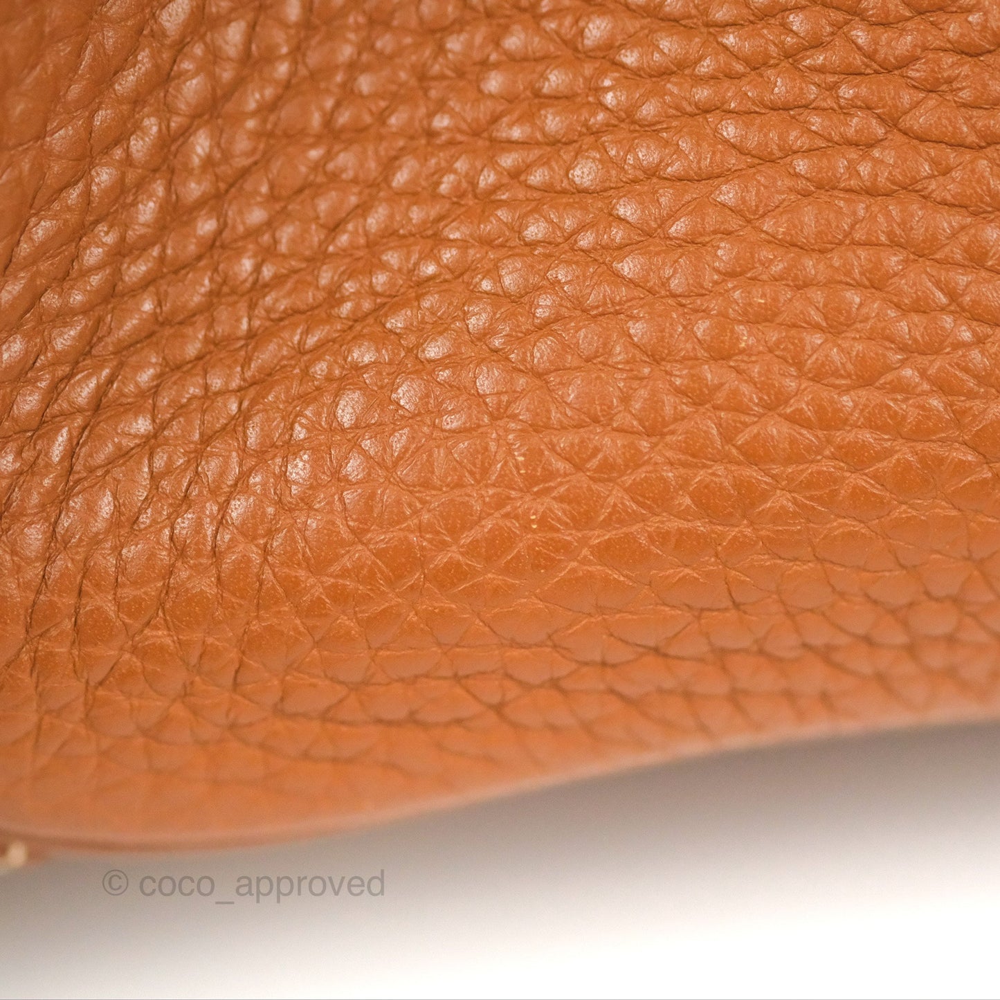 Hermès Lindy 26 Gold Taurillon Clemence Gold Hardware
