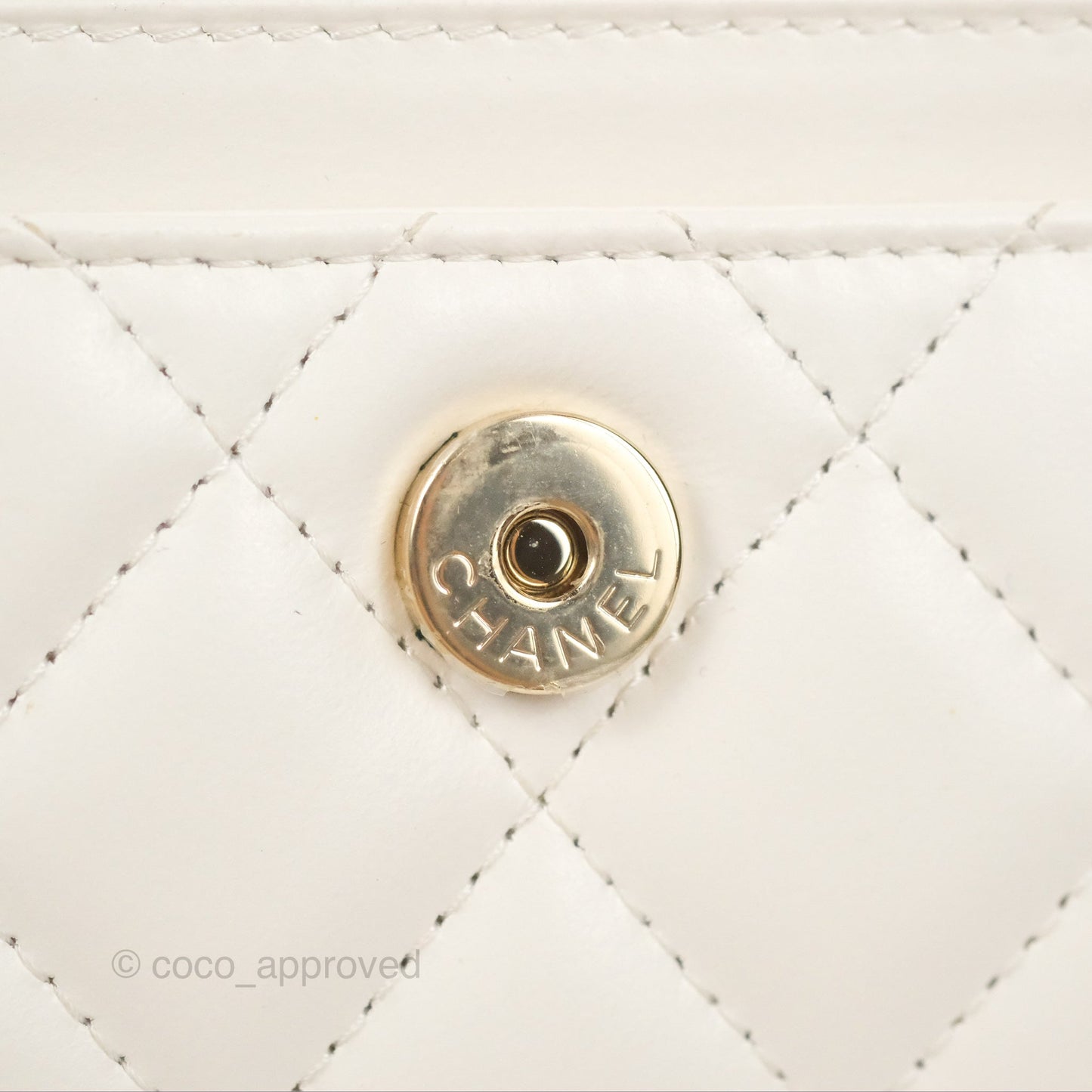 Chanel Coin Purse Clutch With Chain White Lambskin Gold Hardware