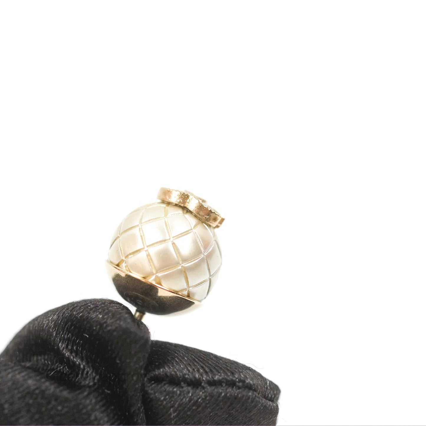 Chanel CC Round Earrings Gold Tone 16P
