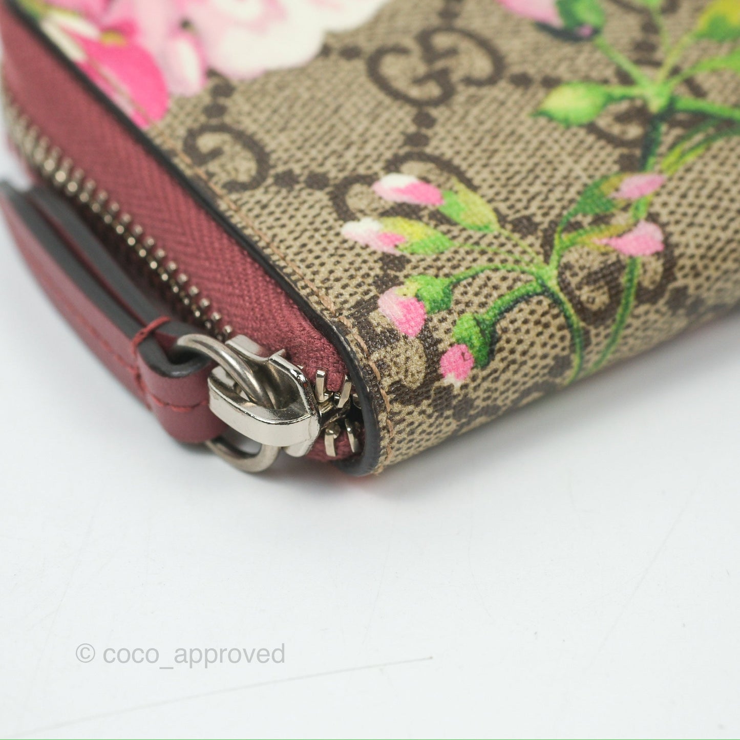 Gucci GG Supreme Blooms Zip Around Card Case Wallet