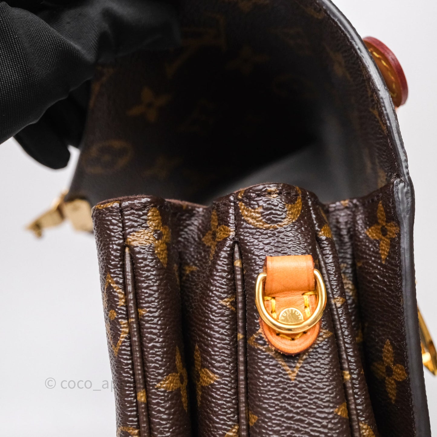 Louis Vuitton Pochette Metis Monogram Canvas