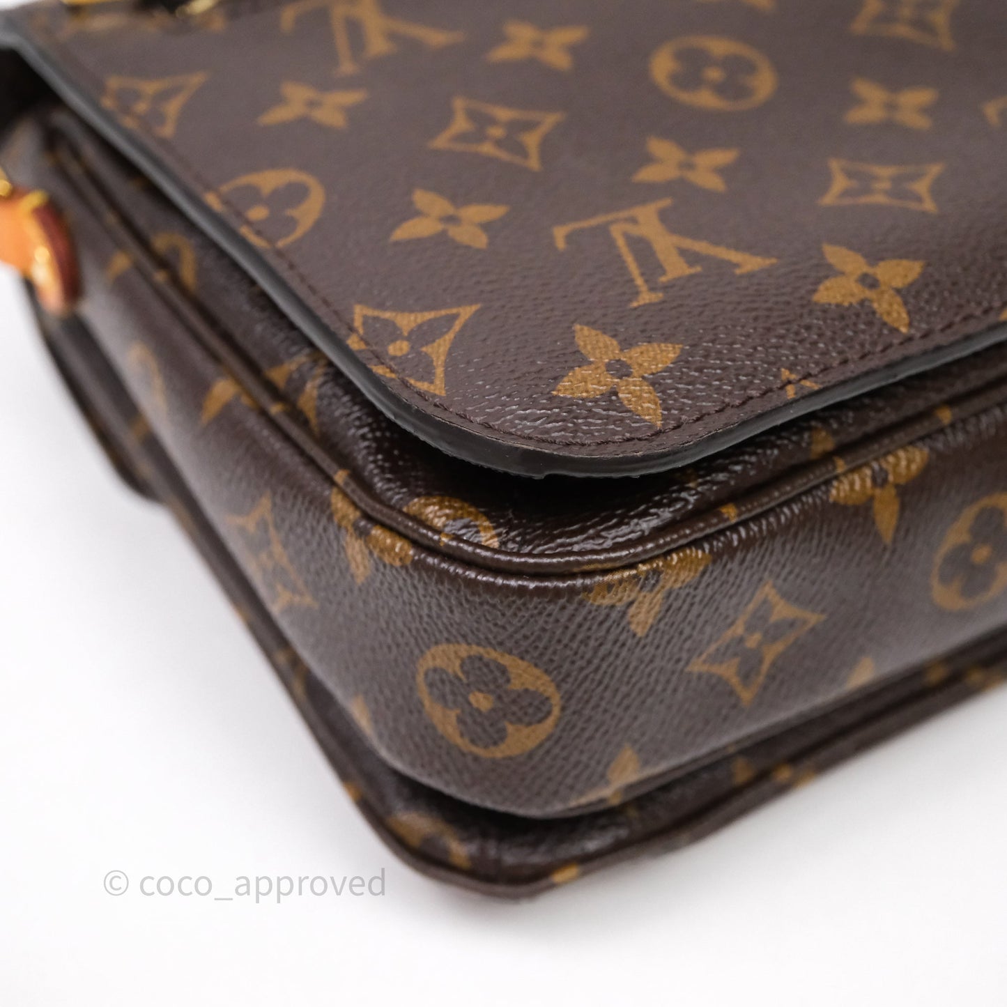 Louis Vuitton Pochette Metis Monogram Canvas