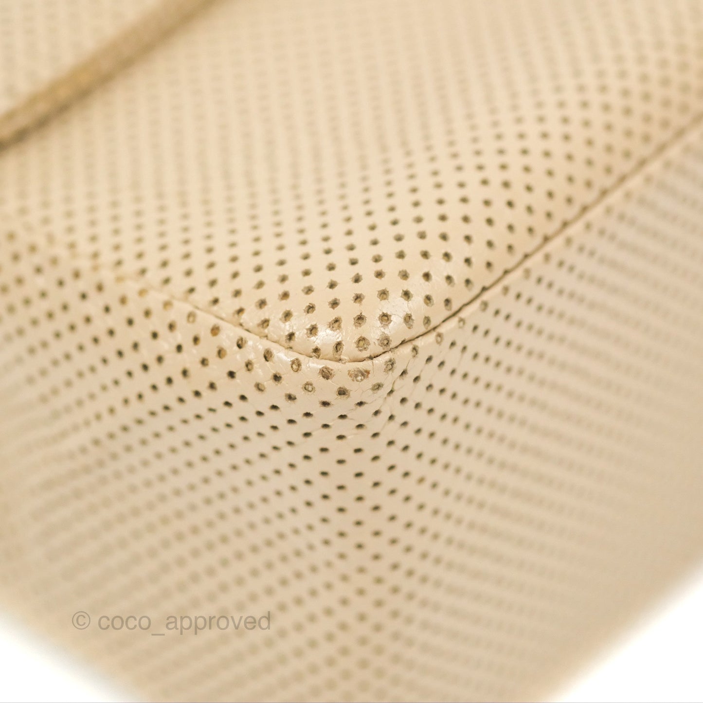 Chanel Vintage Medium Perforated Single Flap Beige/Red Matte Gold Hardware⁣⁣