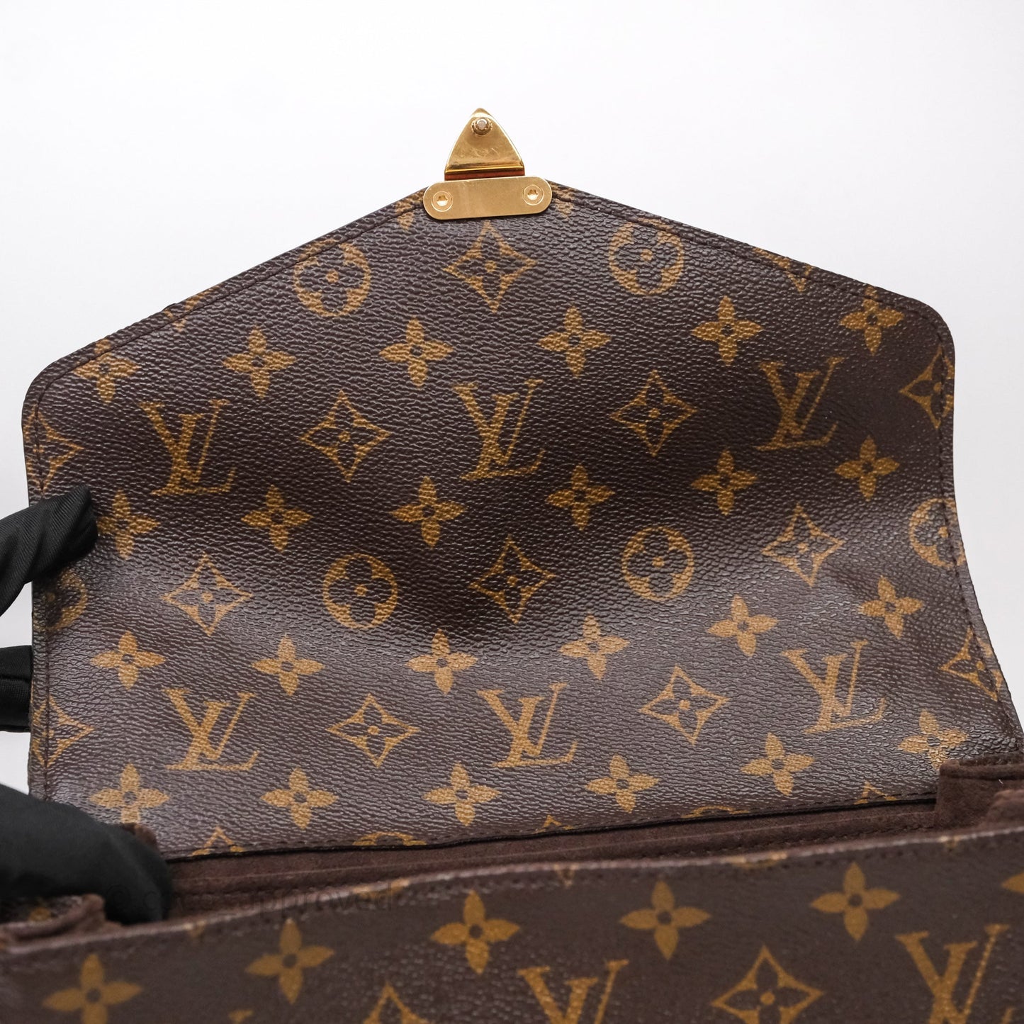 Louis Vuitton Pochette Metis Monogram Canvas