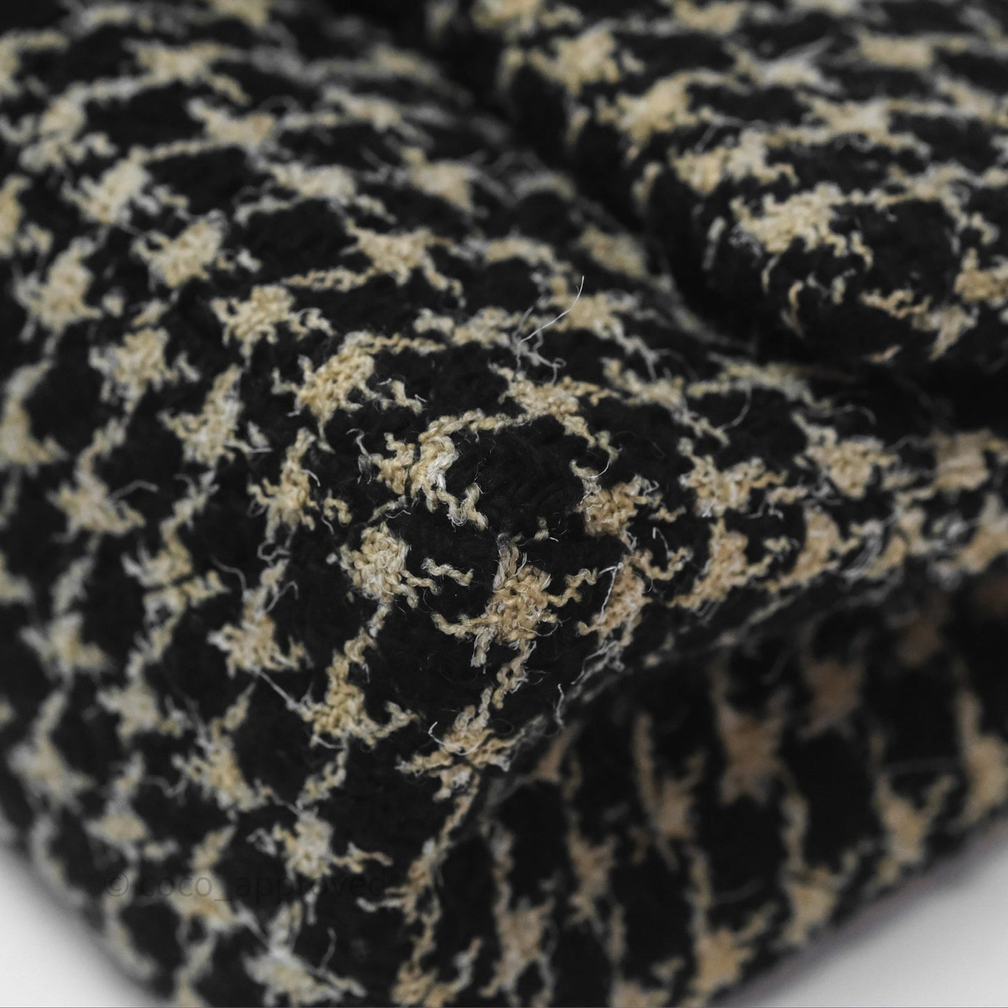 Chanel Reissue 225 Houndstooth Tweed Black Beige Aged Gold Hardware
