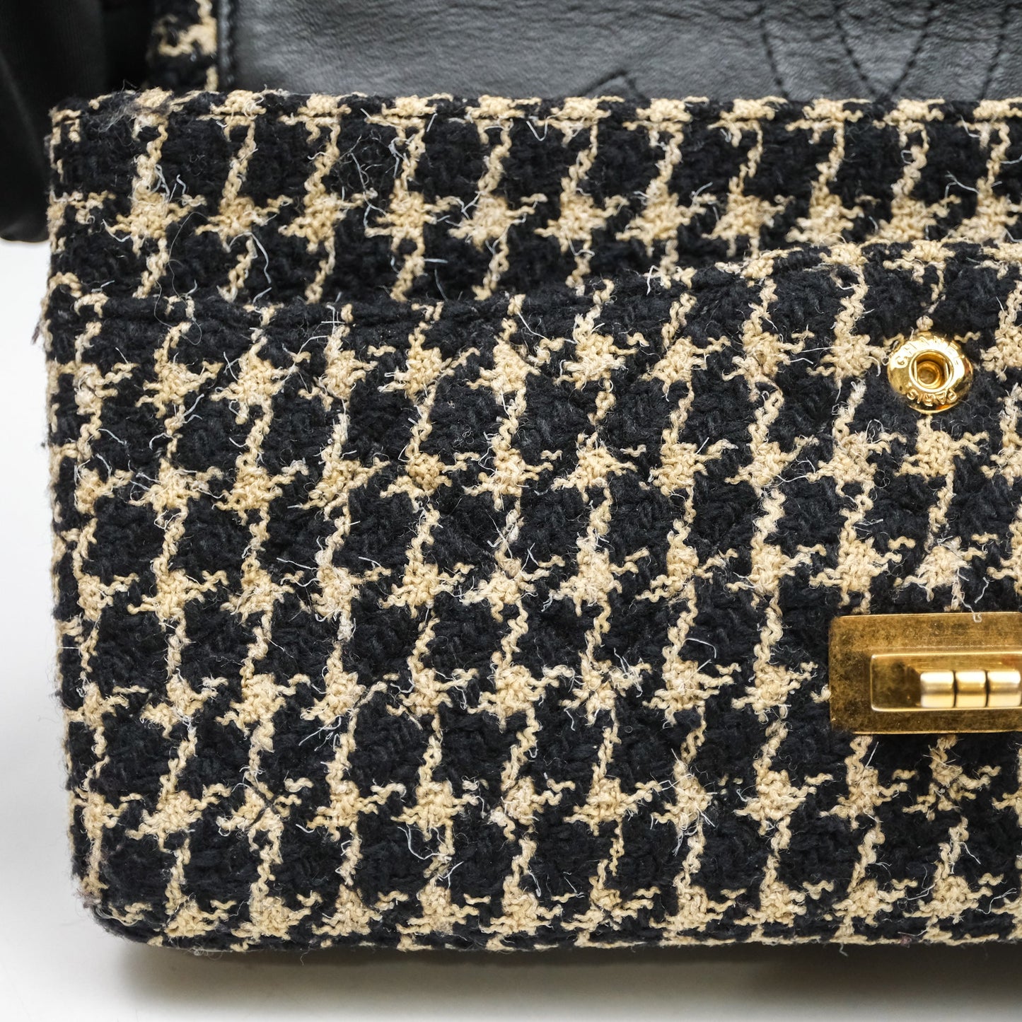 Chanel Reissue 225 Flap Houndstooth Beige Black Fabric Antique Gold Hardware