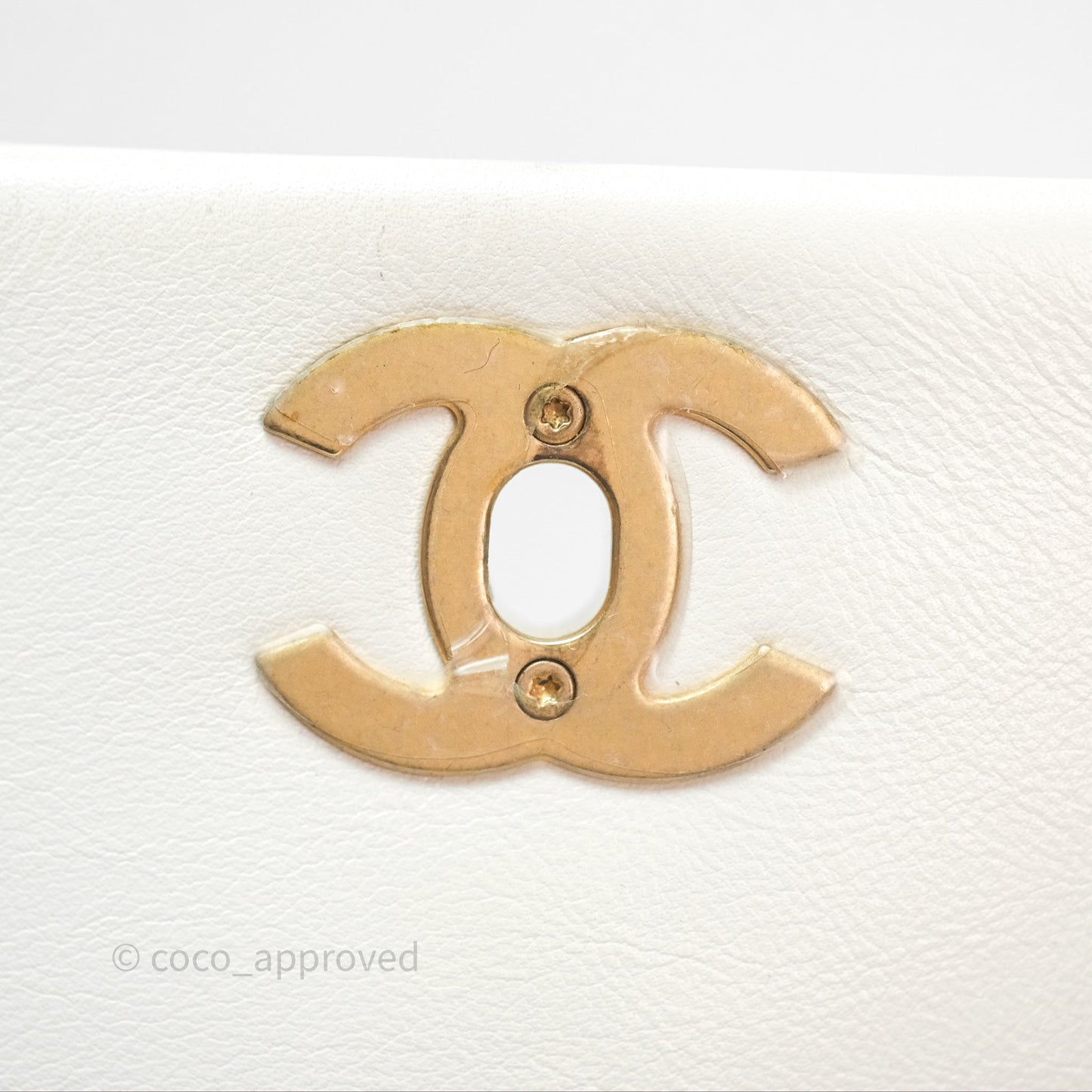 Chanel Quilted Pearl Flap Bag White Shiny Crumpled Calfskin Aged Gold Hardware 22C