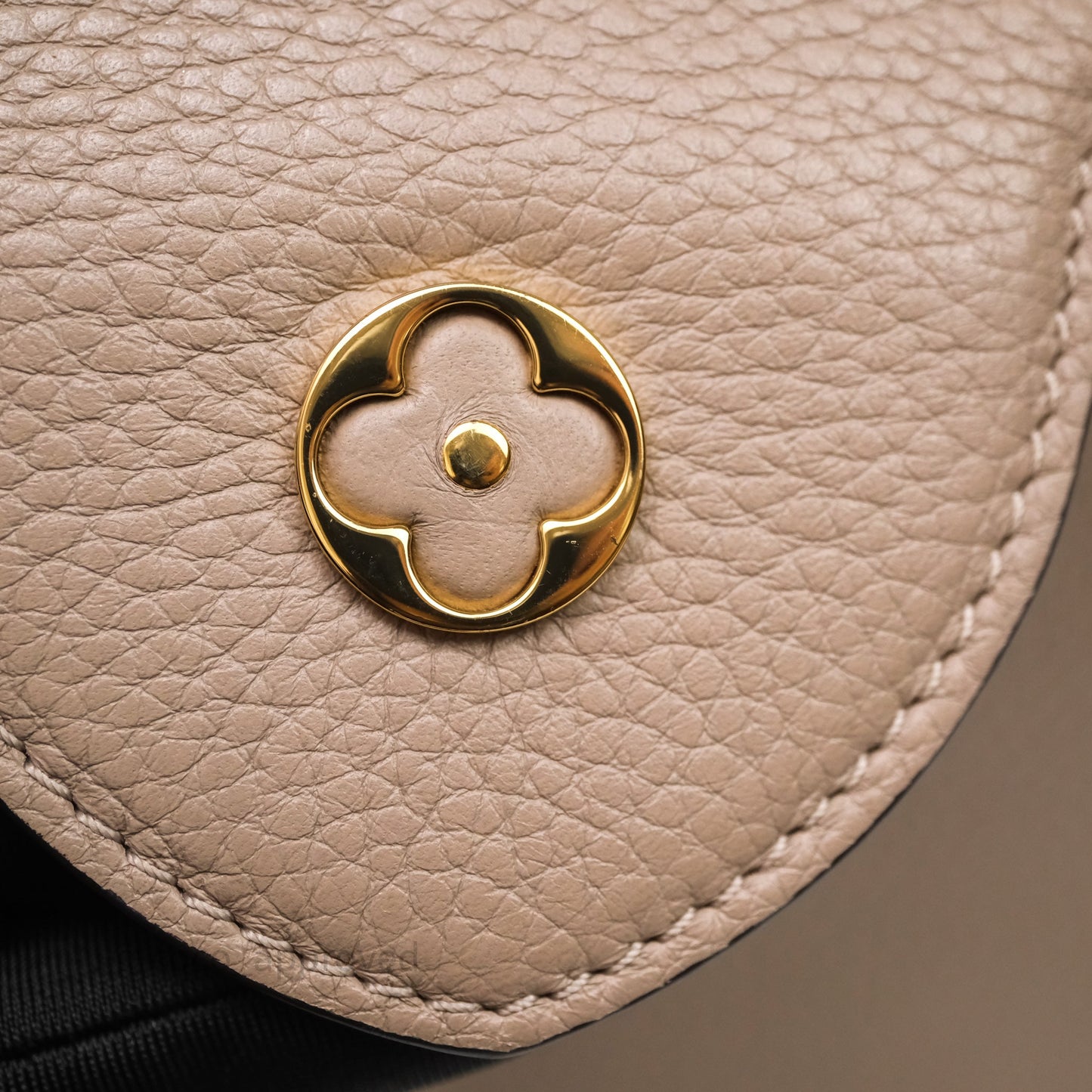 Louis Vuitton Taurillon Capucines BB Galet