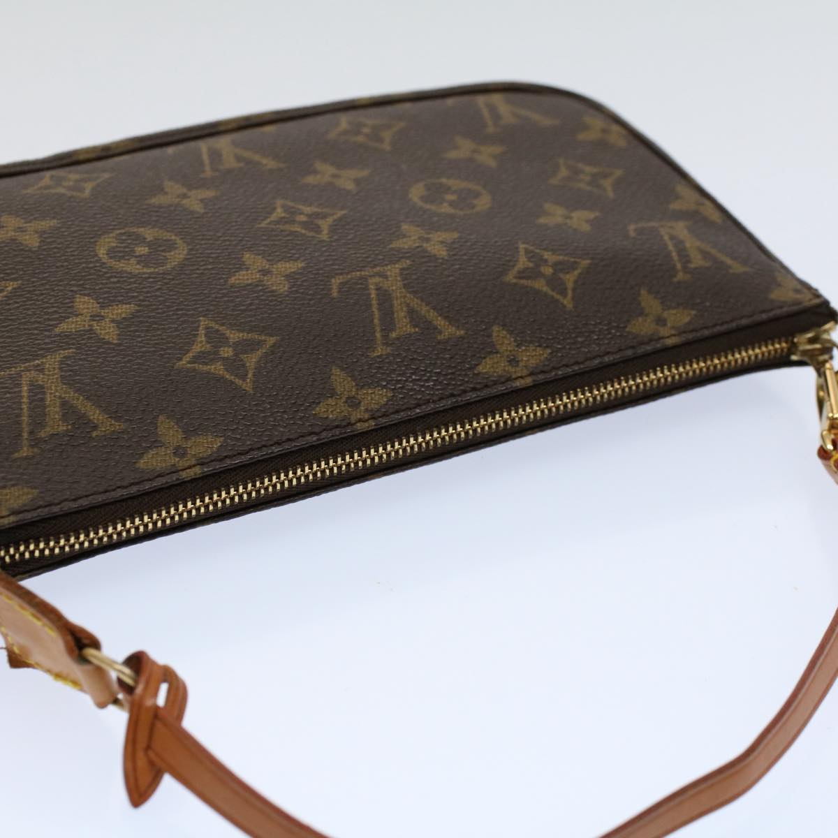 Louis Vuitton Pochette Accessoire  Canvas Clutch Bag ()