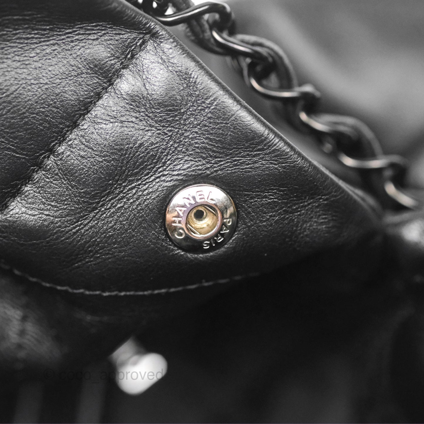 Chanel 22 Bag Medium Black Calfskin So Black Hardware