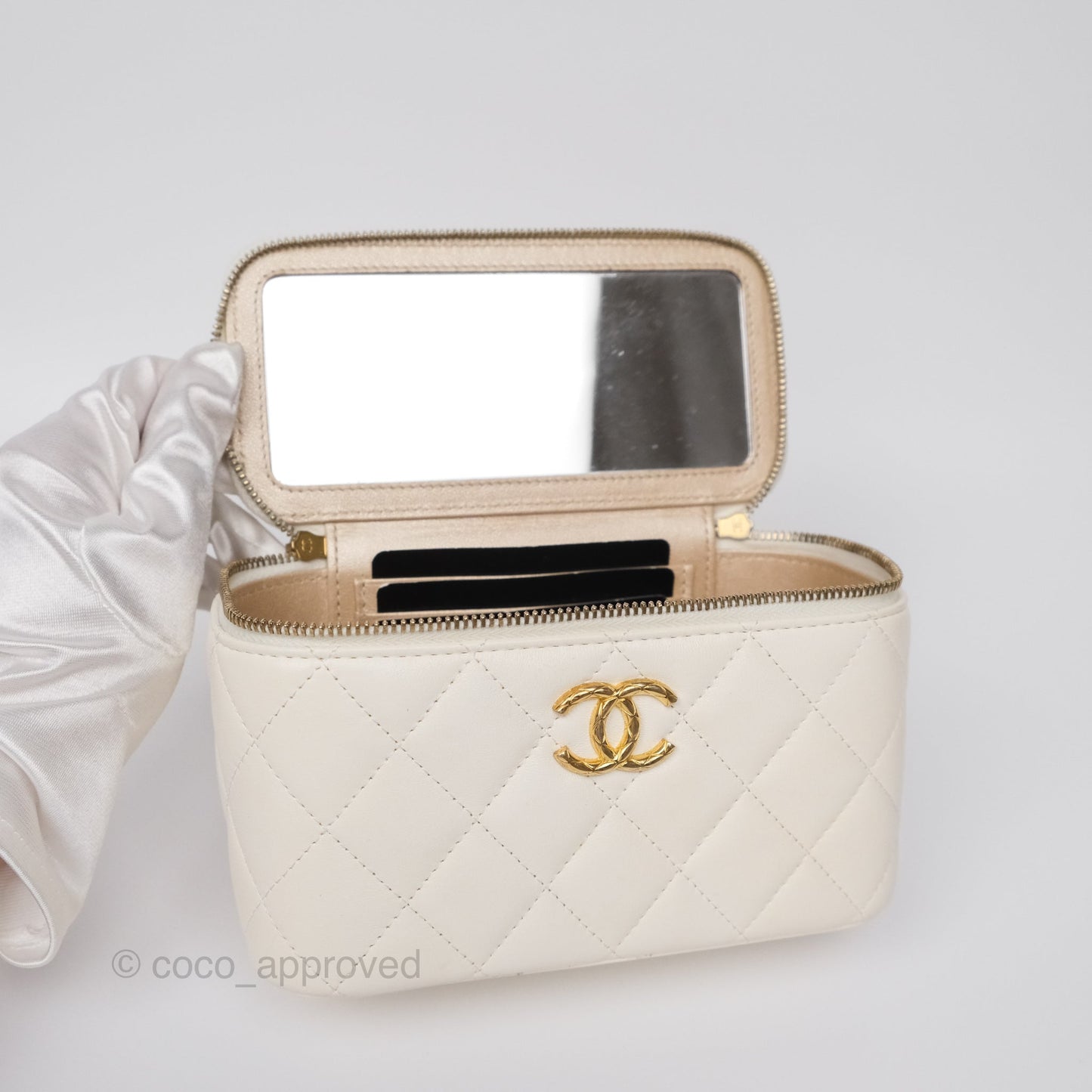 Chanel Vanity with Double Chain White Shiny Lambskin 23C
