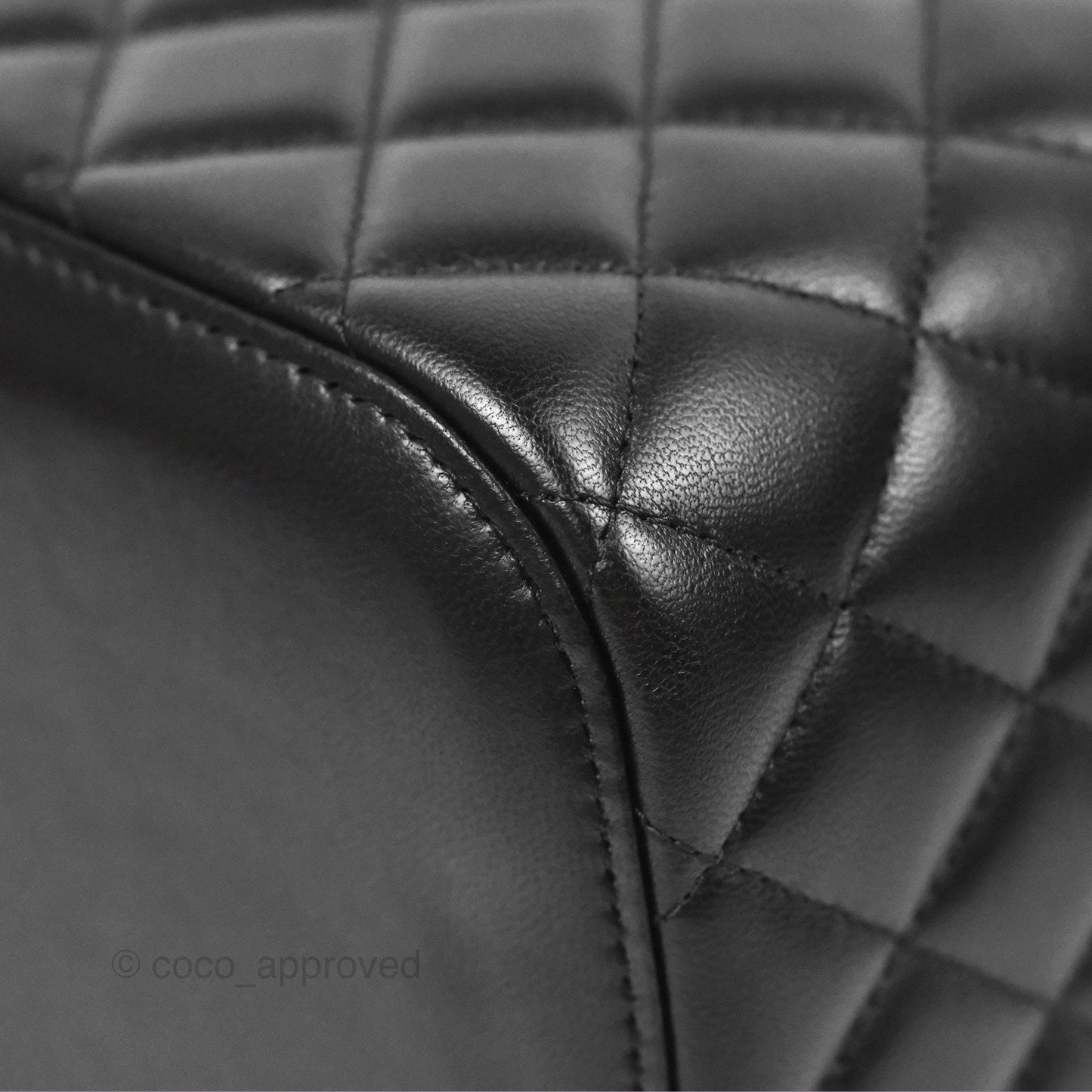 Chanel Classic Cosmetic Vanity Pouch Quilted Black Lambskin Gold Hardware