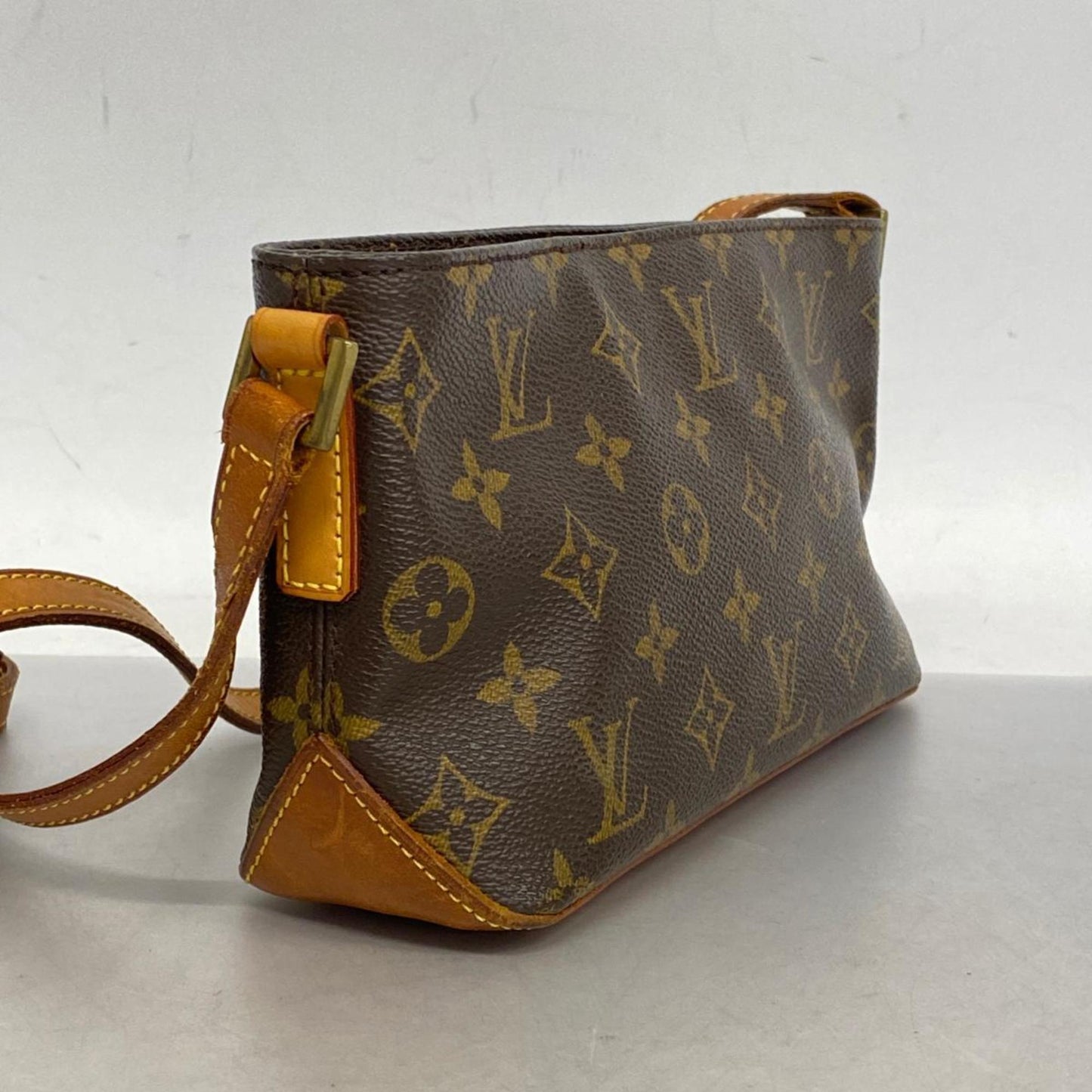 Louis Vuitton Trotteur  Canvas Shoulder Bag ()
