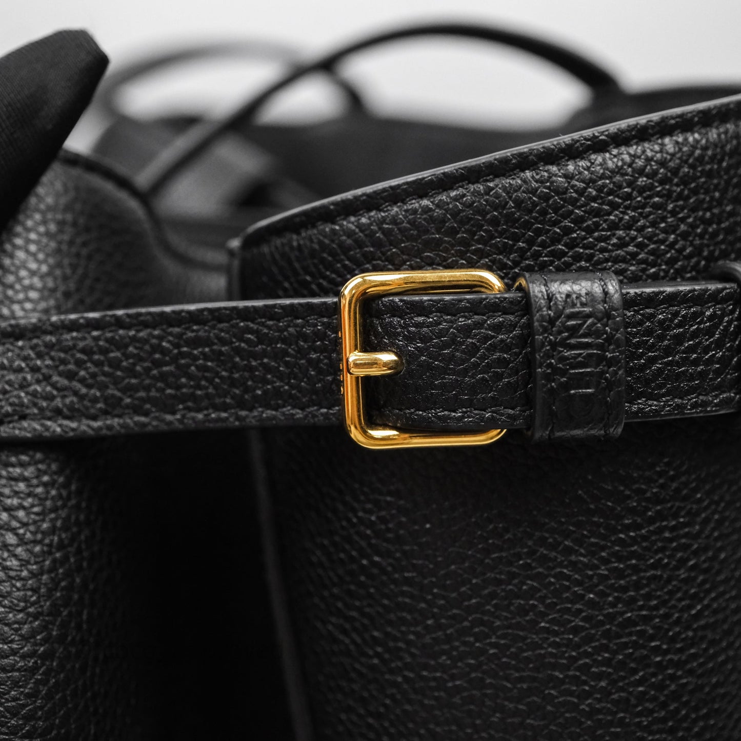 Celine Medium Cabas Anaïs Cuir Triomphe in Grained Calfskin Black