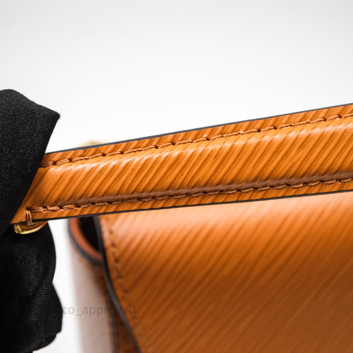 Louis Vuitton Twist Bag MM Gold Honey Epi