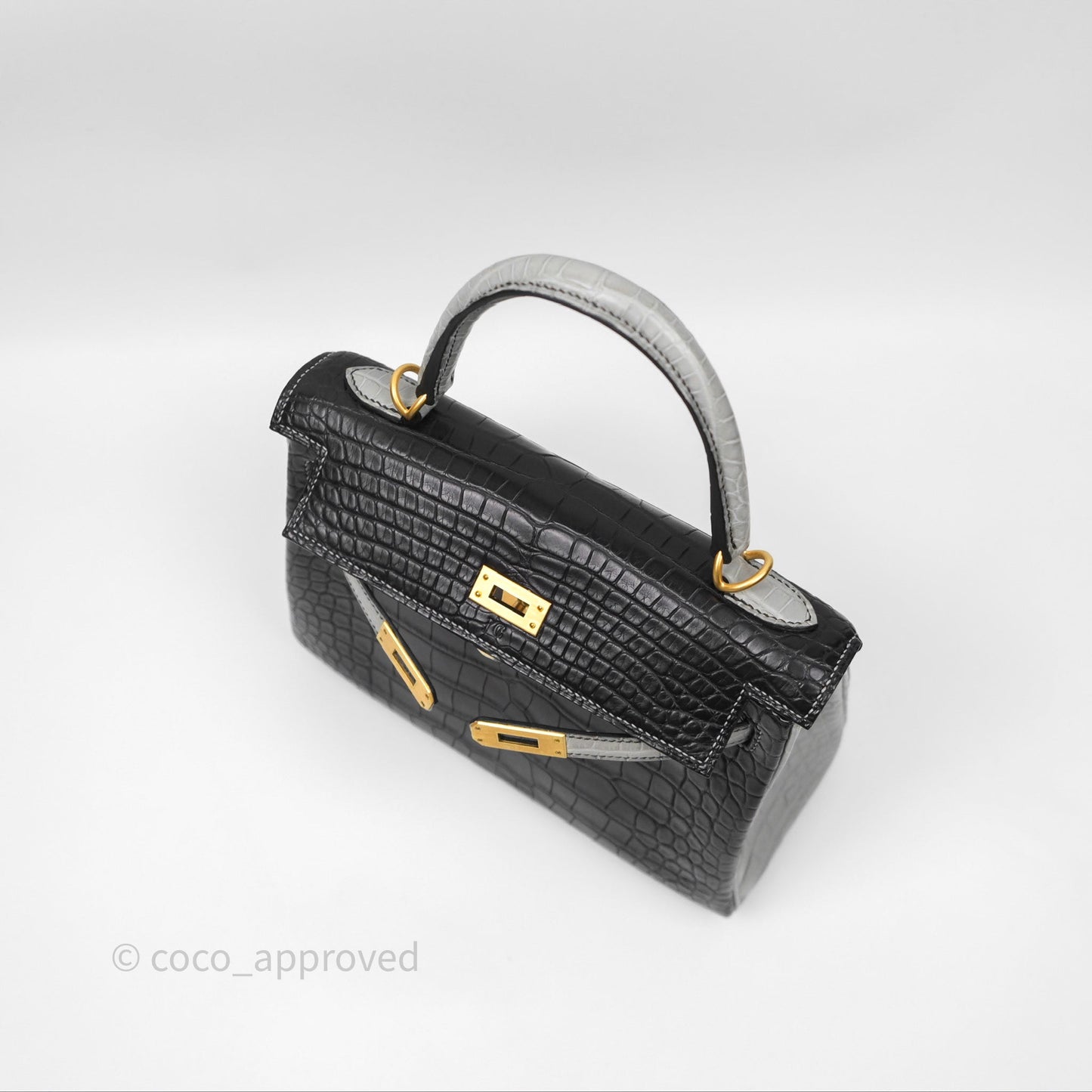 Hermès Retourne Kelly 25 Alligator Perso Noir 89 / Gris Mouette 4Z Brushed Gold Hardware