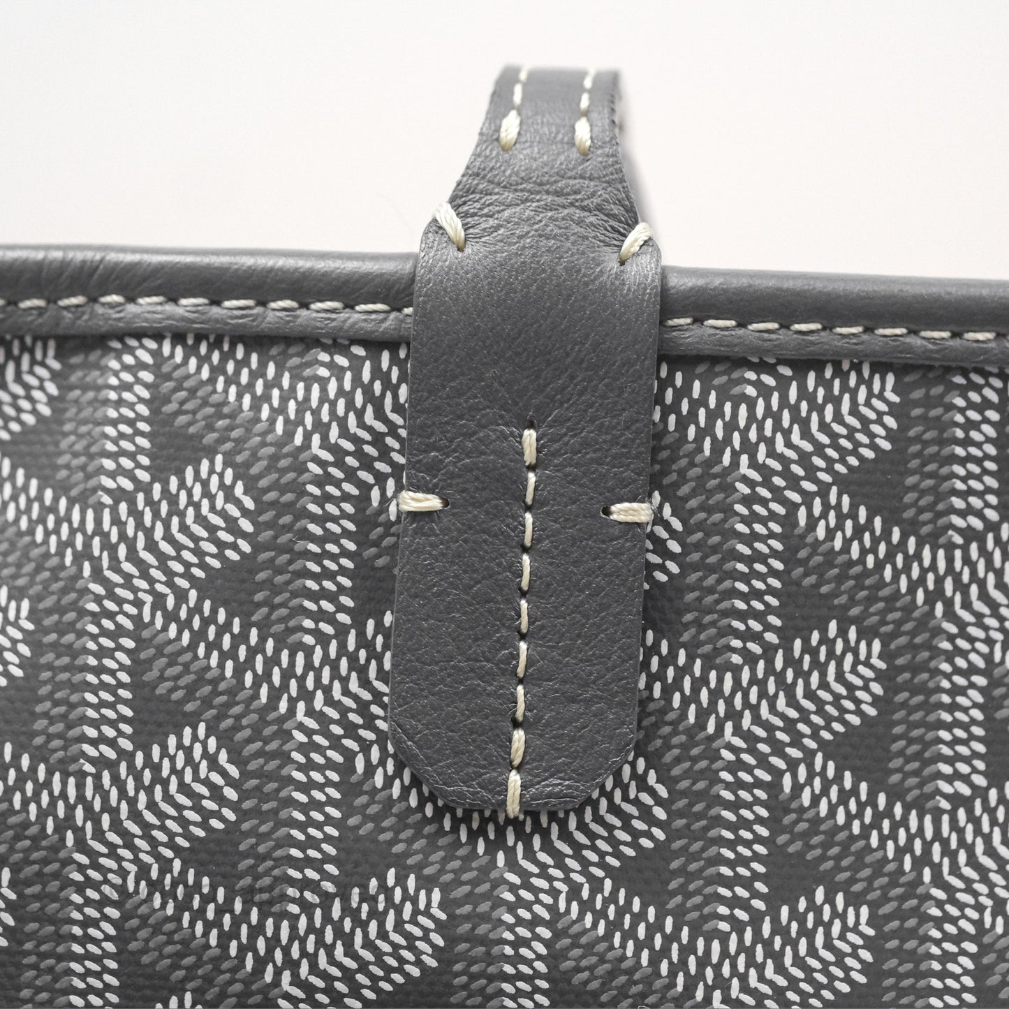 Goyard St Artois Tote MM ⁣⁣⁣⁣⁣⁣⁣⁣⁣⁣⁣⁣⁣⁣⁣⁣⁣⁣⁣⁣Grey Canvas