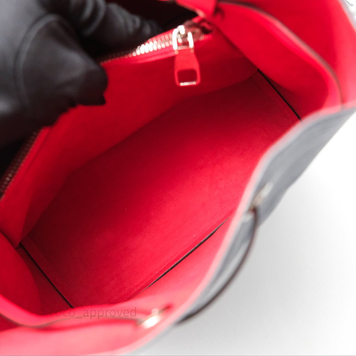 Louis Vuitton Neonoe MM Navy / Red Epi