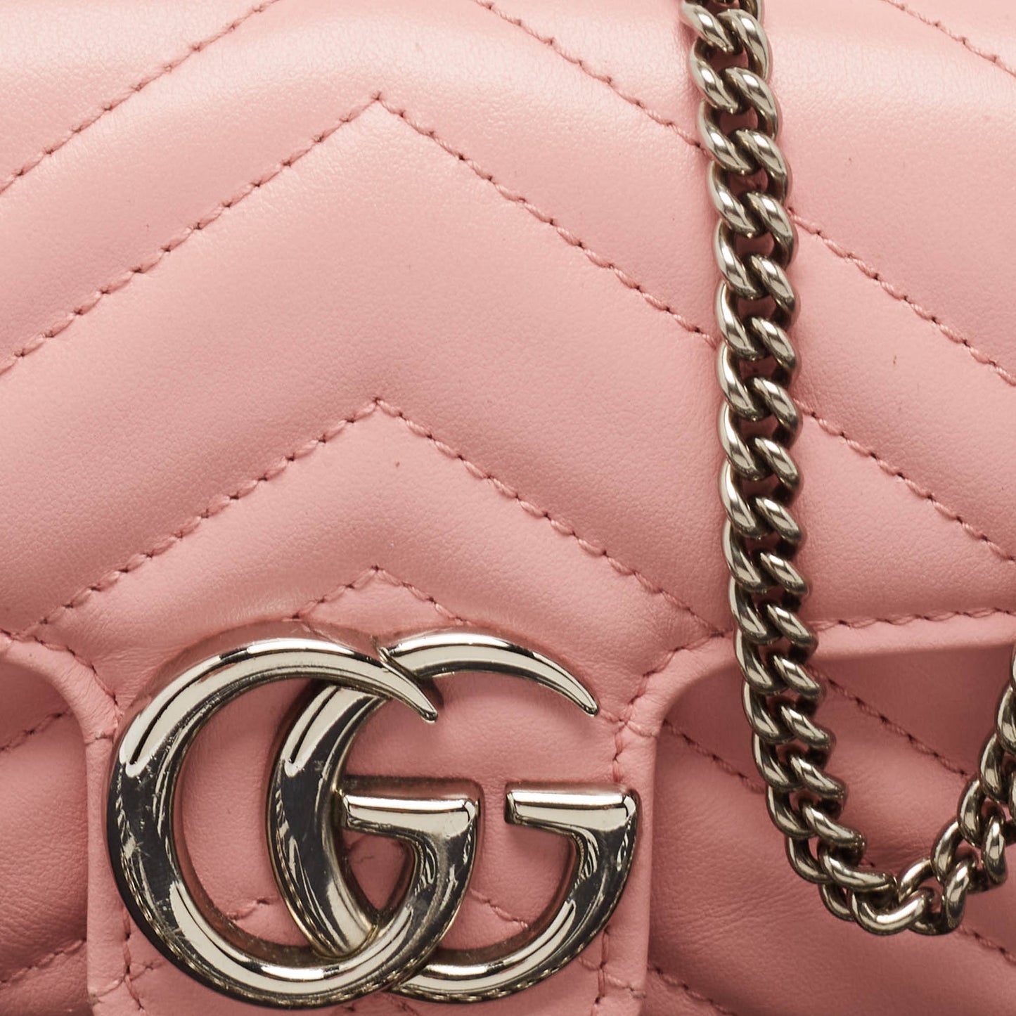 Luxury Gucci Trending 2025 Pink Matelass&eacute; Leather Gg Marmont Super Mini Shoulder Bag