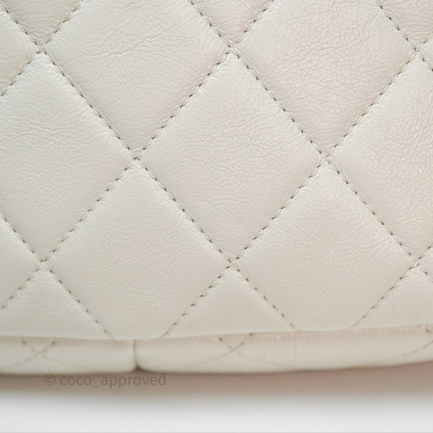 Chanel Quilted Pearl Flap Bag White Shiny Crumpled Calfskin Aged Gold Hardware 22C