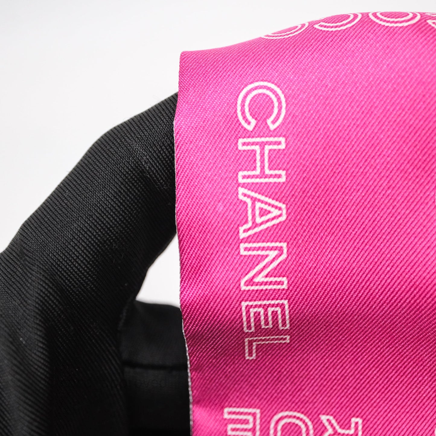 Chanel CC Silk Twilly in Pink & White