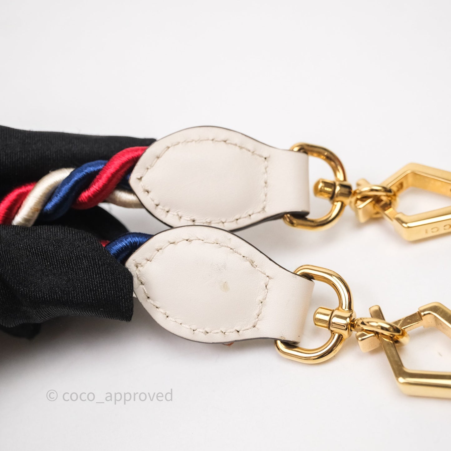 Gucci Mini Sylvie Top Handle White Calfskin Shoulder Bag⁣ ⁣⁣⁣⁣⁣⁣⁣⁣⁣⁣⁣⁣⁣⁣⁣⁣With Strap