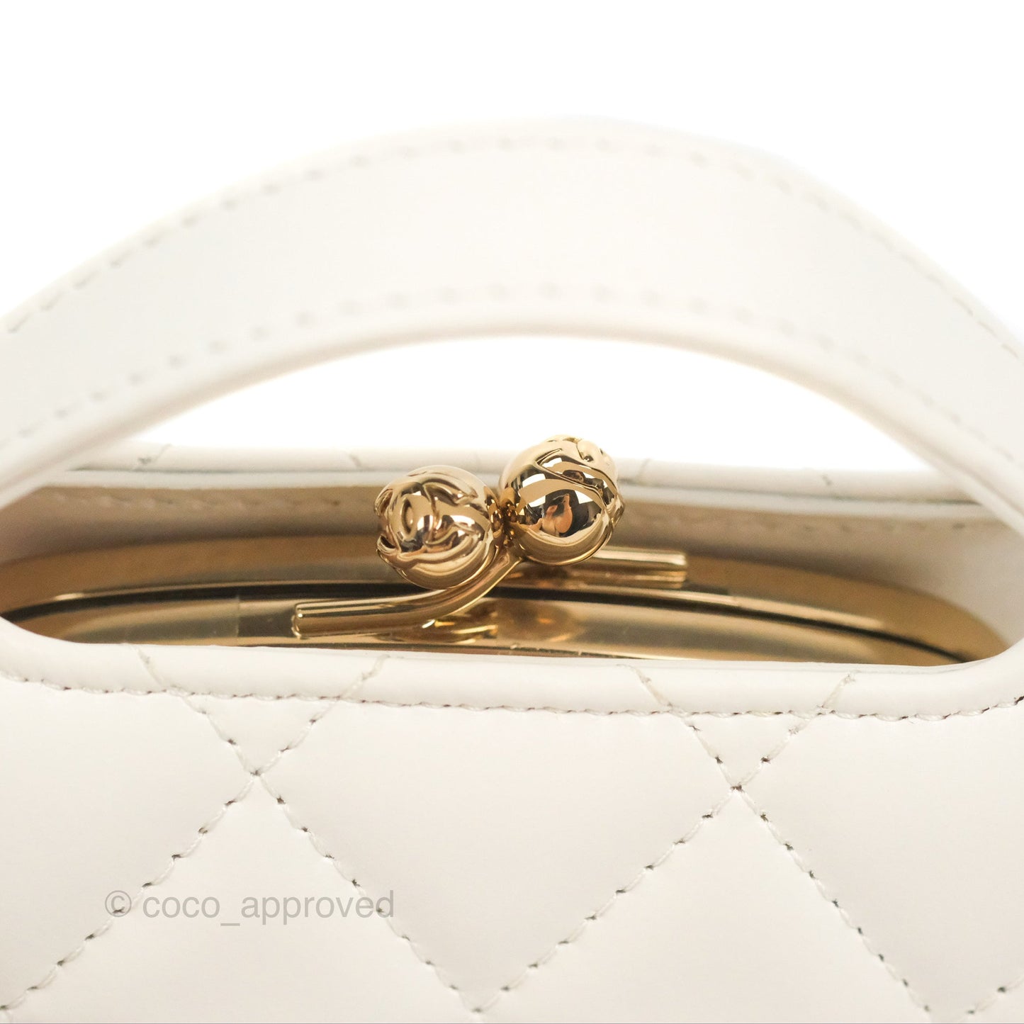 Chanel Coin Purse Clutch With Chain White Lambskin Gold Hardware