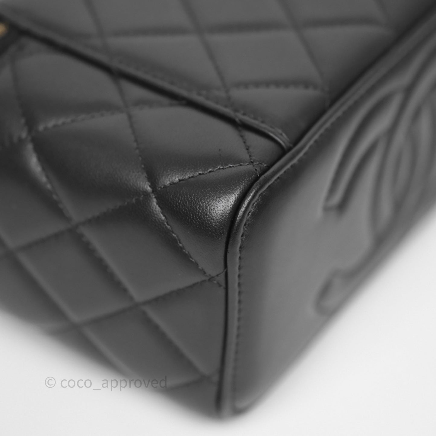 Chanel Vanity With Pearl Crush Chain Black Lambskin Aged Gold Hardware