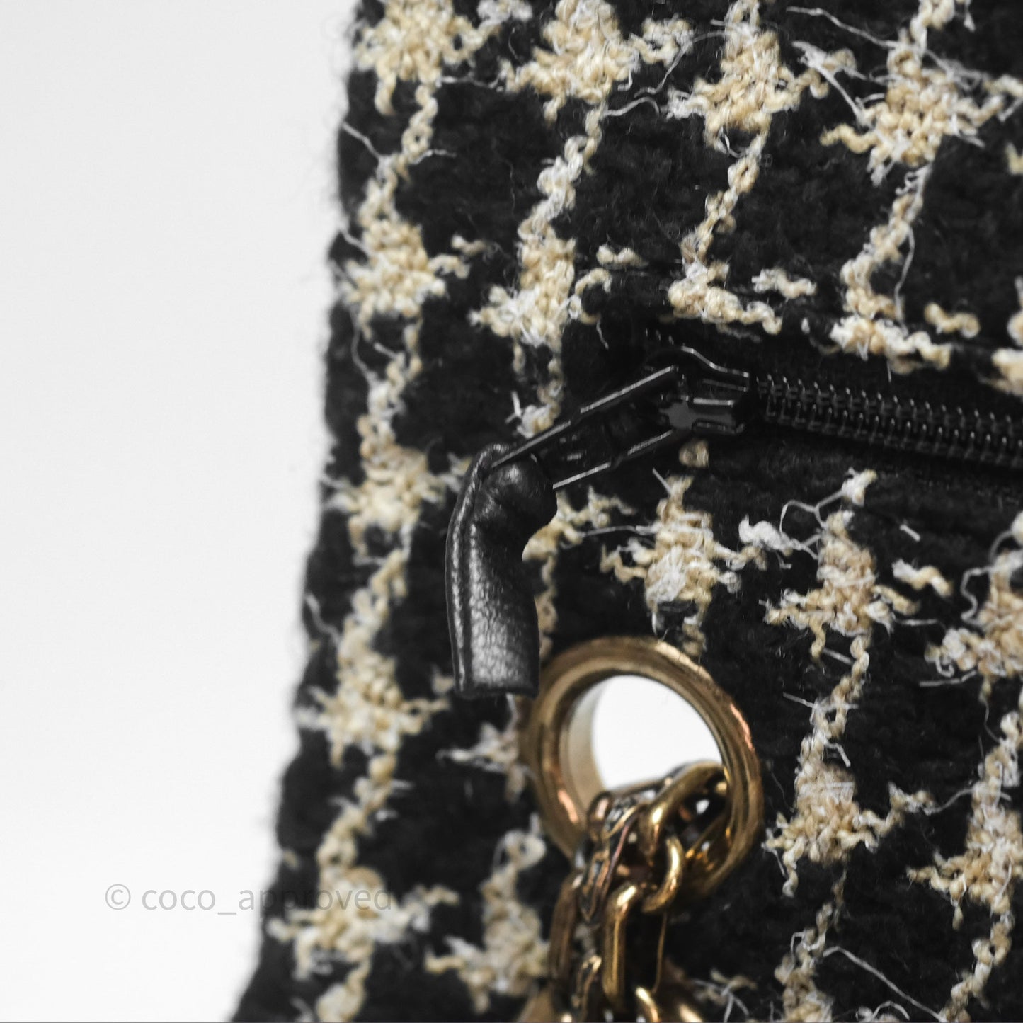 Chanel Reissue 225 Houndstooth Tweed Black Beige Aged Gold Hardware