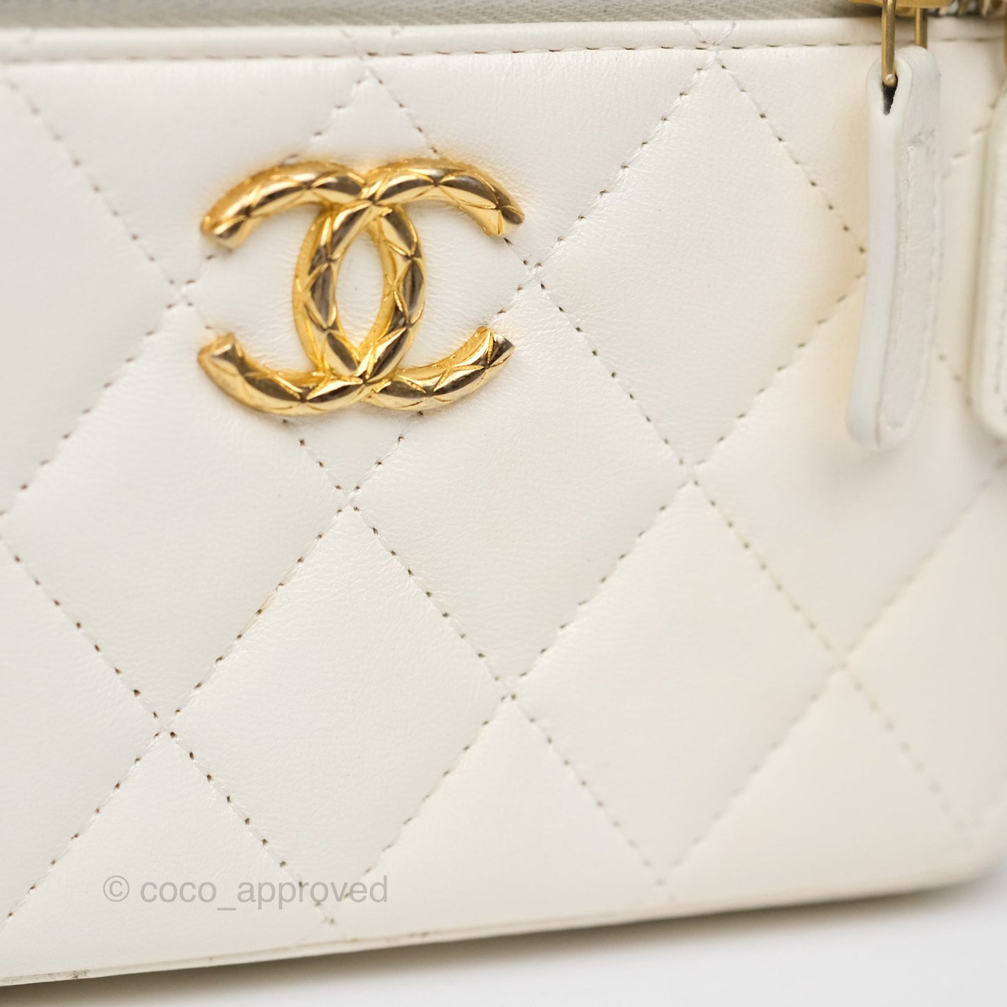 Chanel Vanity with Double Chain White Shiny Lambskin 23C
