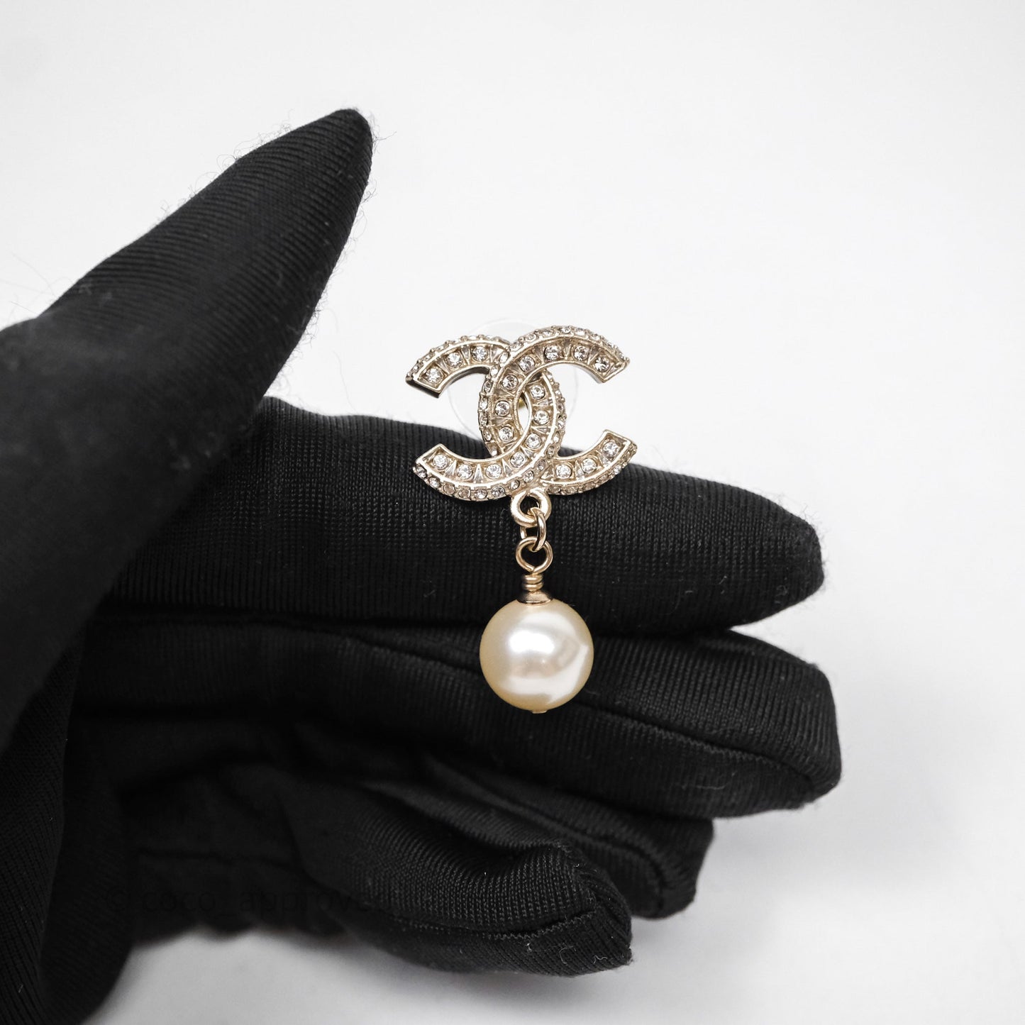 Chanel Crystal CC Pearl Drop Earrings Gold Tone 24V
