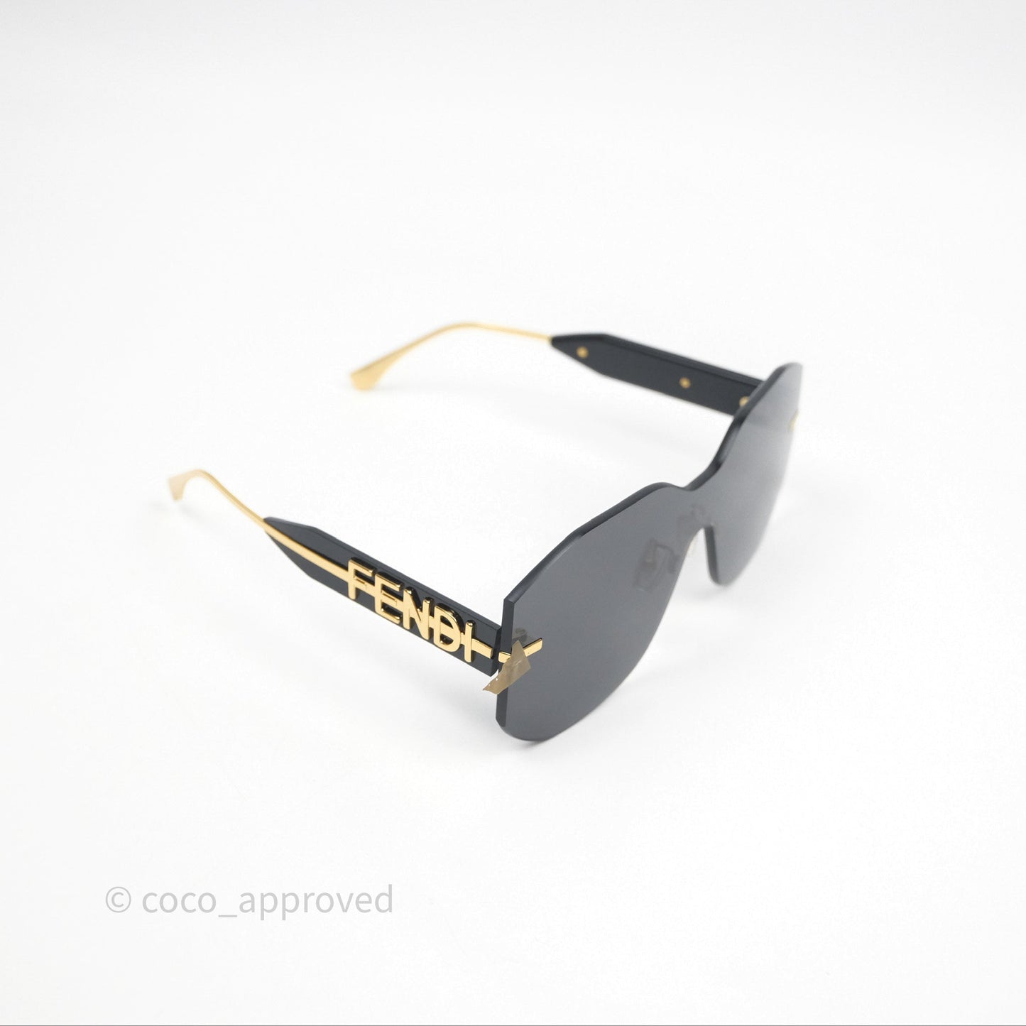 Fendi Fendi Logo Black Sunglasses Gold Tone