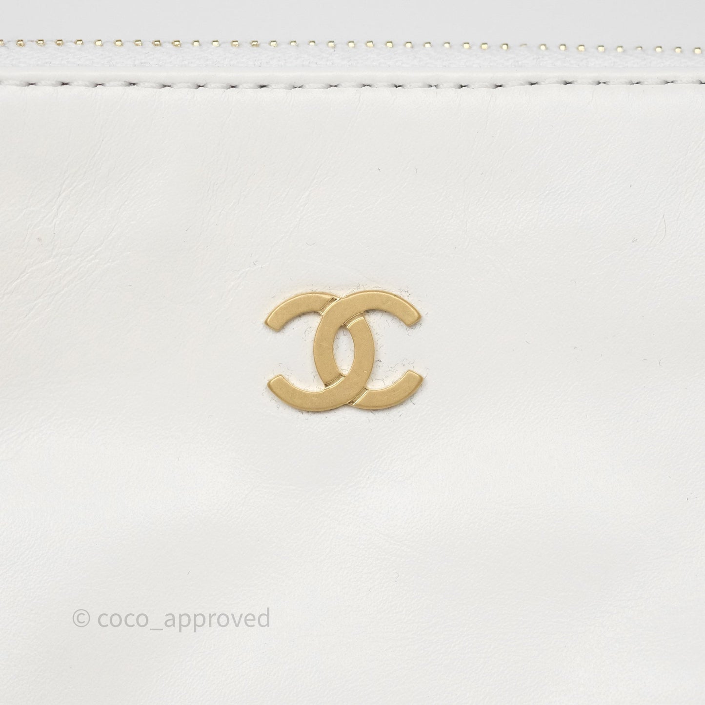Chanel 22 Medium White Shiny Crumpled Calfskin Aged Gold Hardware
