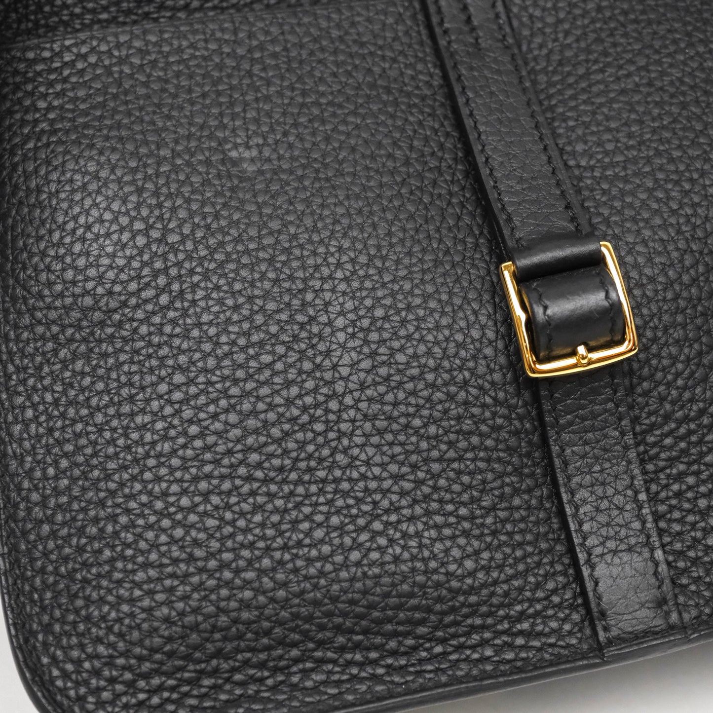 Hermès Halzan 25 Taurillon Clemence 89 Noir Gold Hardware