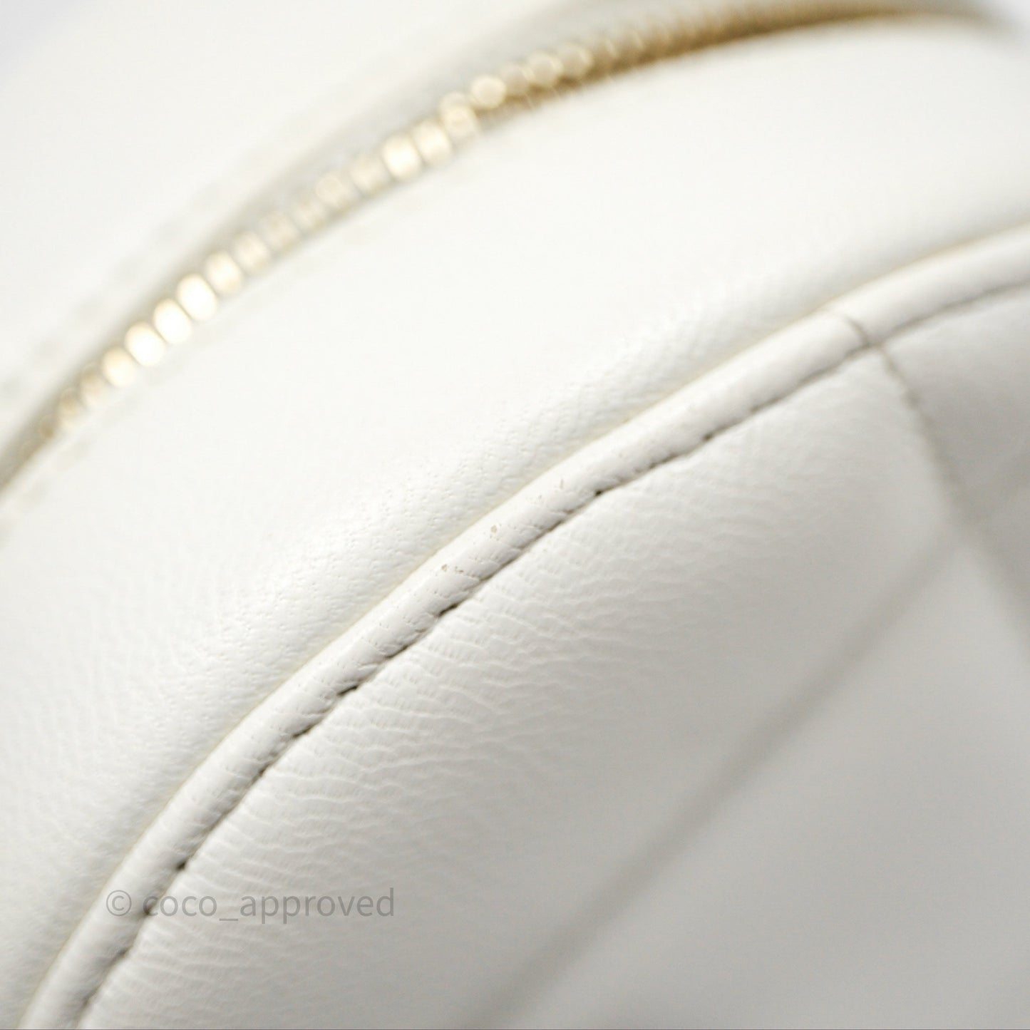 Chanel 19 Round Clutch With Chain White Calfskin Mixed Hardware