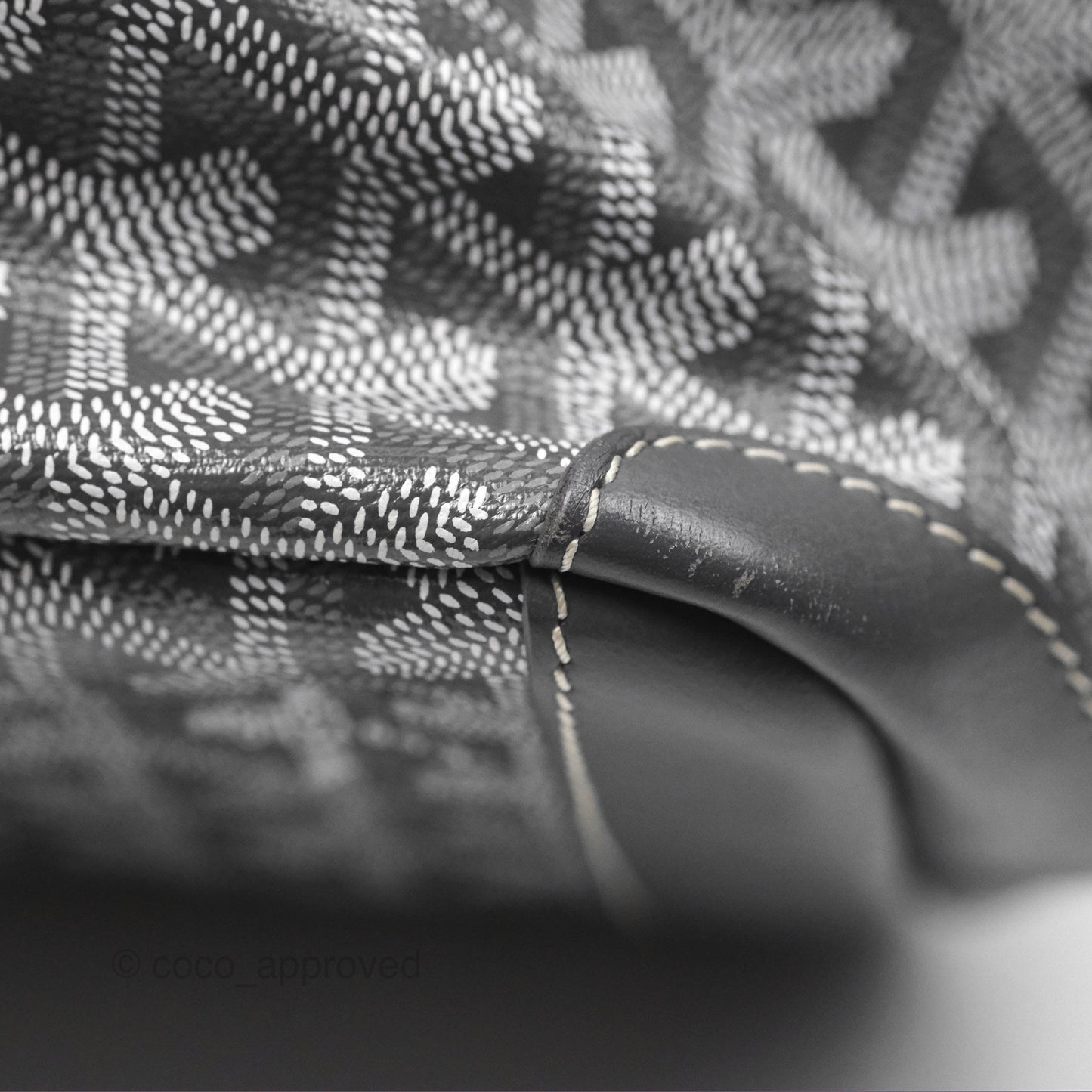 Goyard St Artois Tote MM ⁣⁣⁣⁣⁣⁣⁣⁣⁣⁣⁣⁣⁣⁣⁣⁣⁣⁣⁣⁣Grey Canvas