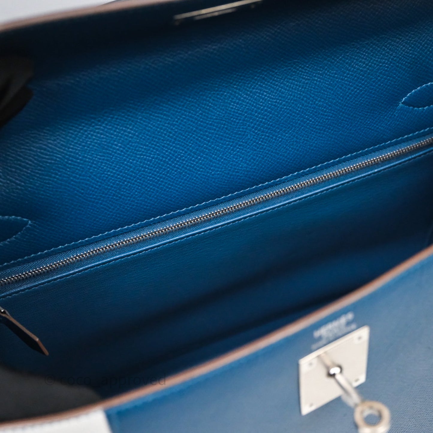 Hermès Kelly 32 Sellier Bleu Thalassa 7A/ White Epsom Palladium Hardware
