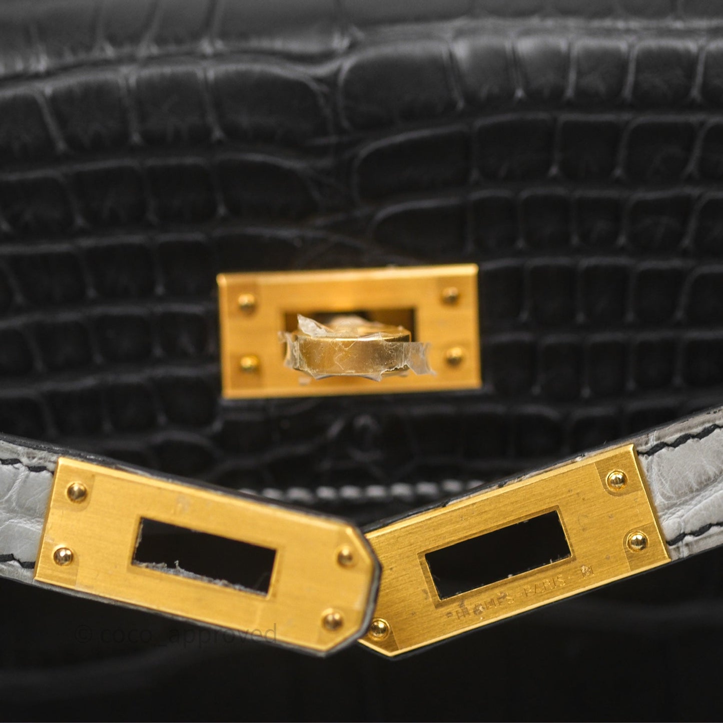Hermès Retourne Kelly 25 Alligator Perso Noir 89 / Gris Mouette 4Z Brushed Gold Hardware