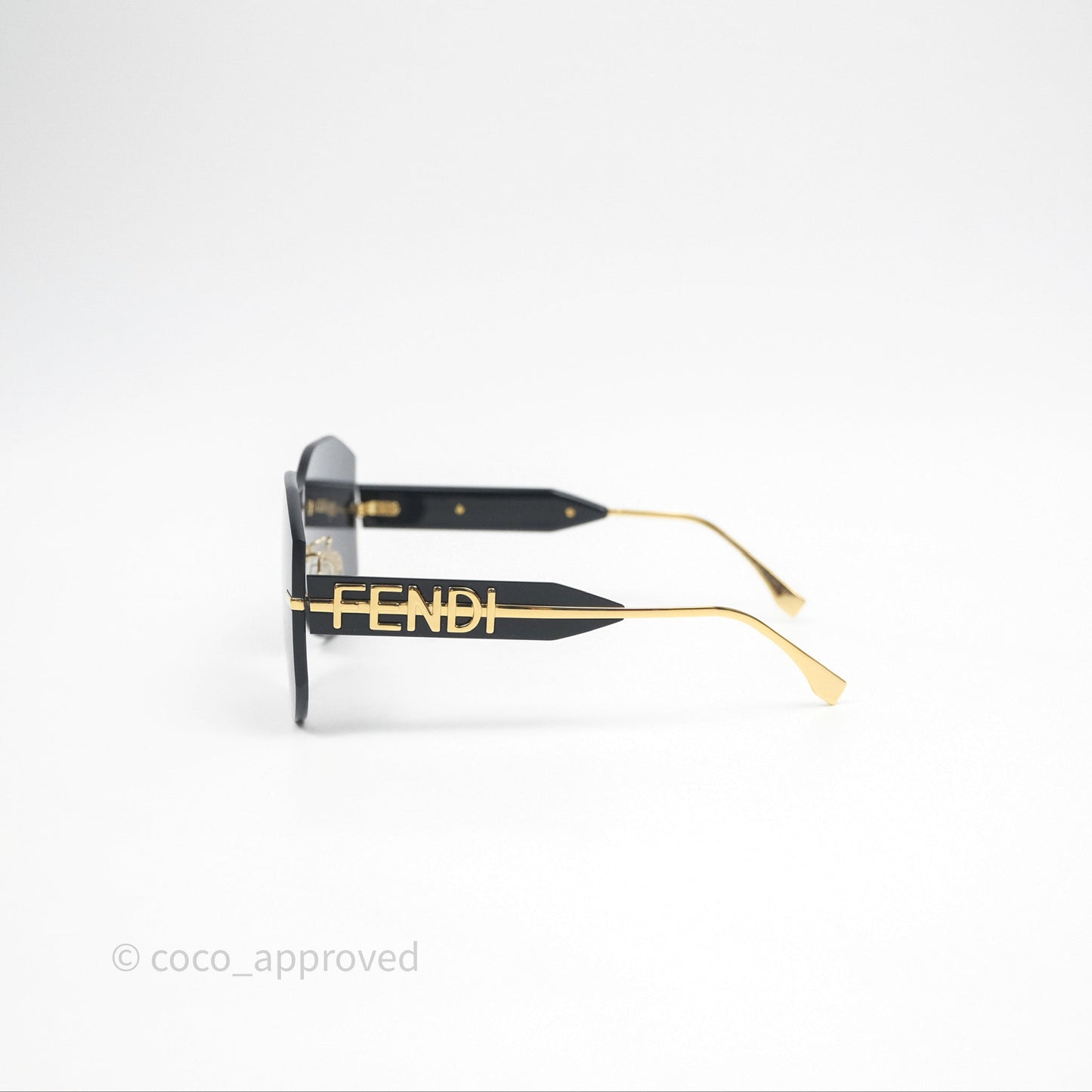 Fendi Fendi Logo Black Sunglasses Gold Tone