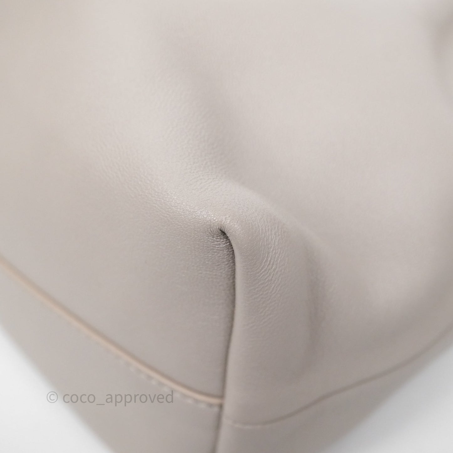 Loewe Medium Flamenco Purse in Mellow Nappa Lambskin Shell Grey