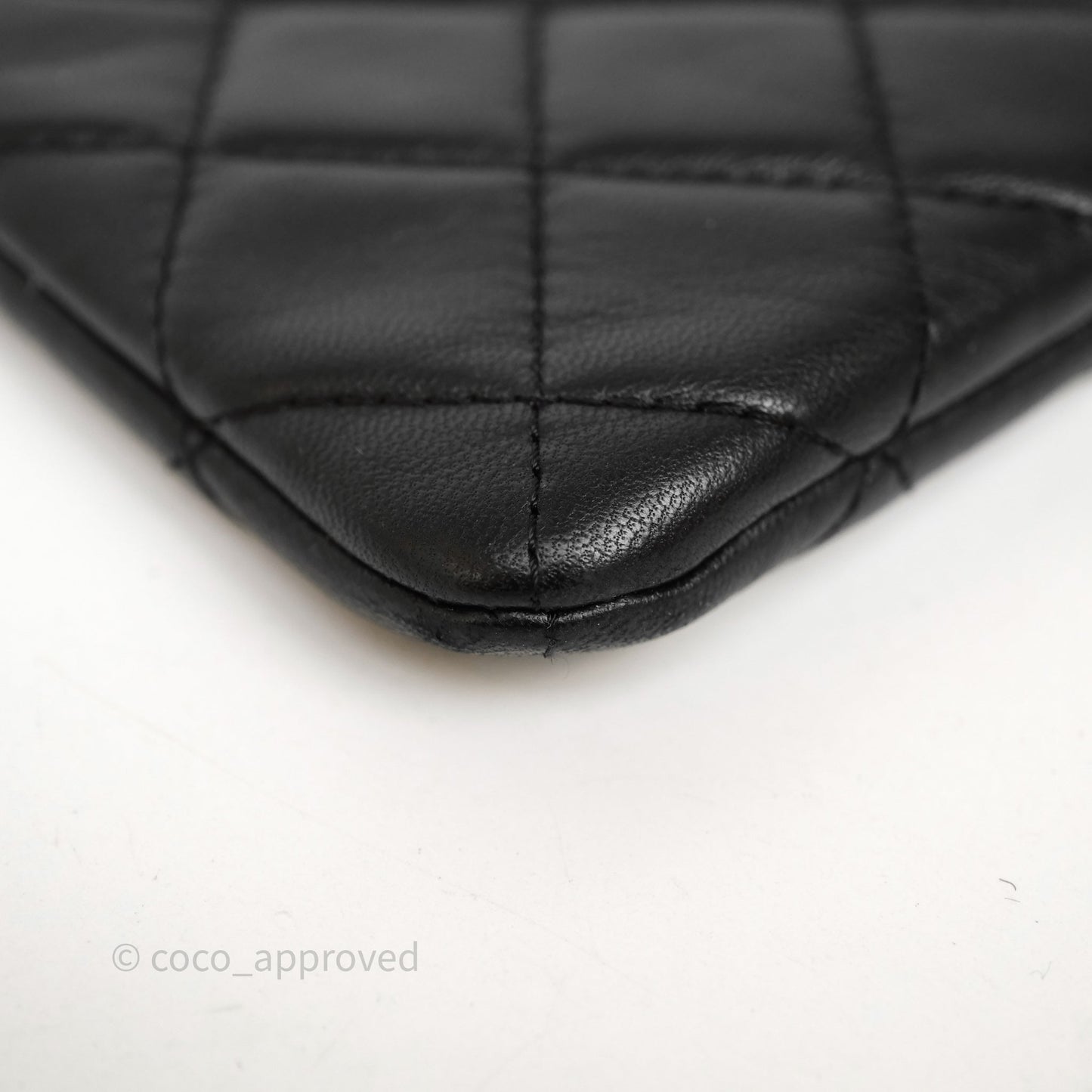 Chanel Classic Zipper O Case Black/ White Gold Hardware