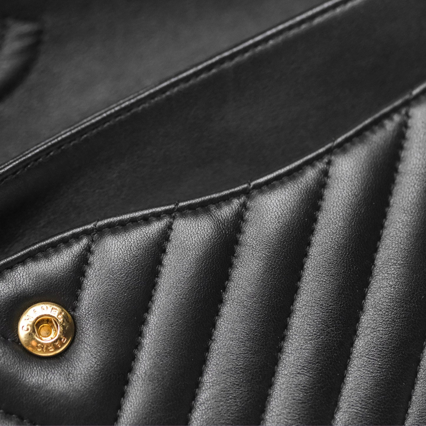 Chanel Classic M/L Medium Flap Chevron Black Lambskin Gold Hardware
