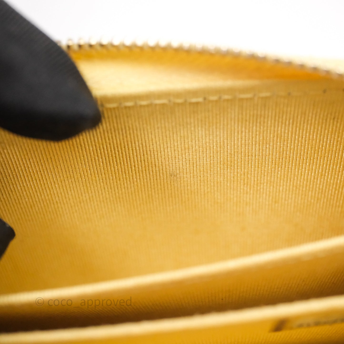 Chanel Quilted Zip Card Holder Caviar Yellow Gold Hardware