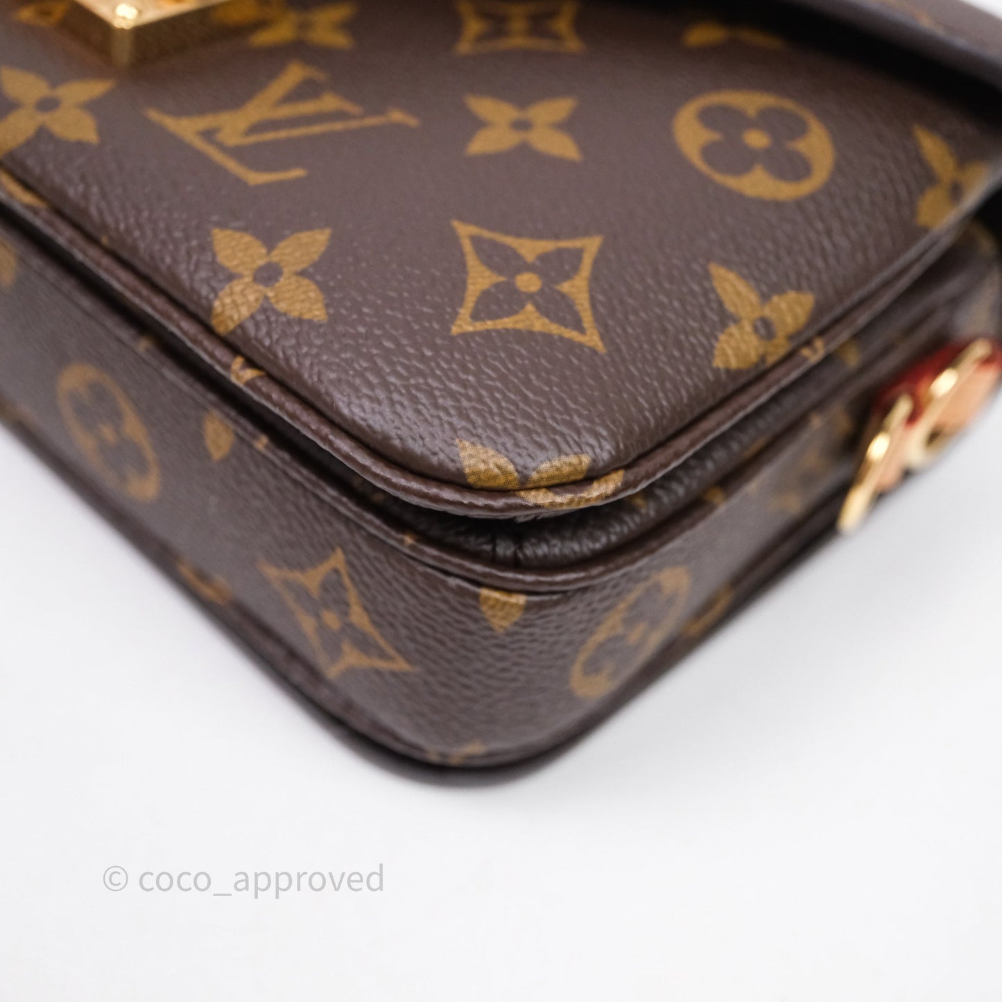 Louis Vuitton Pochette Métis East West Monogram Canvas