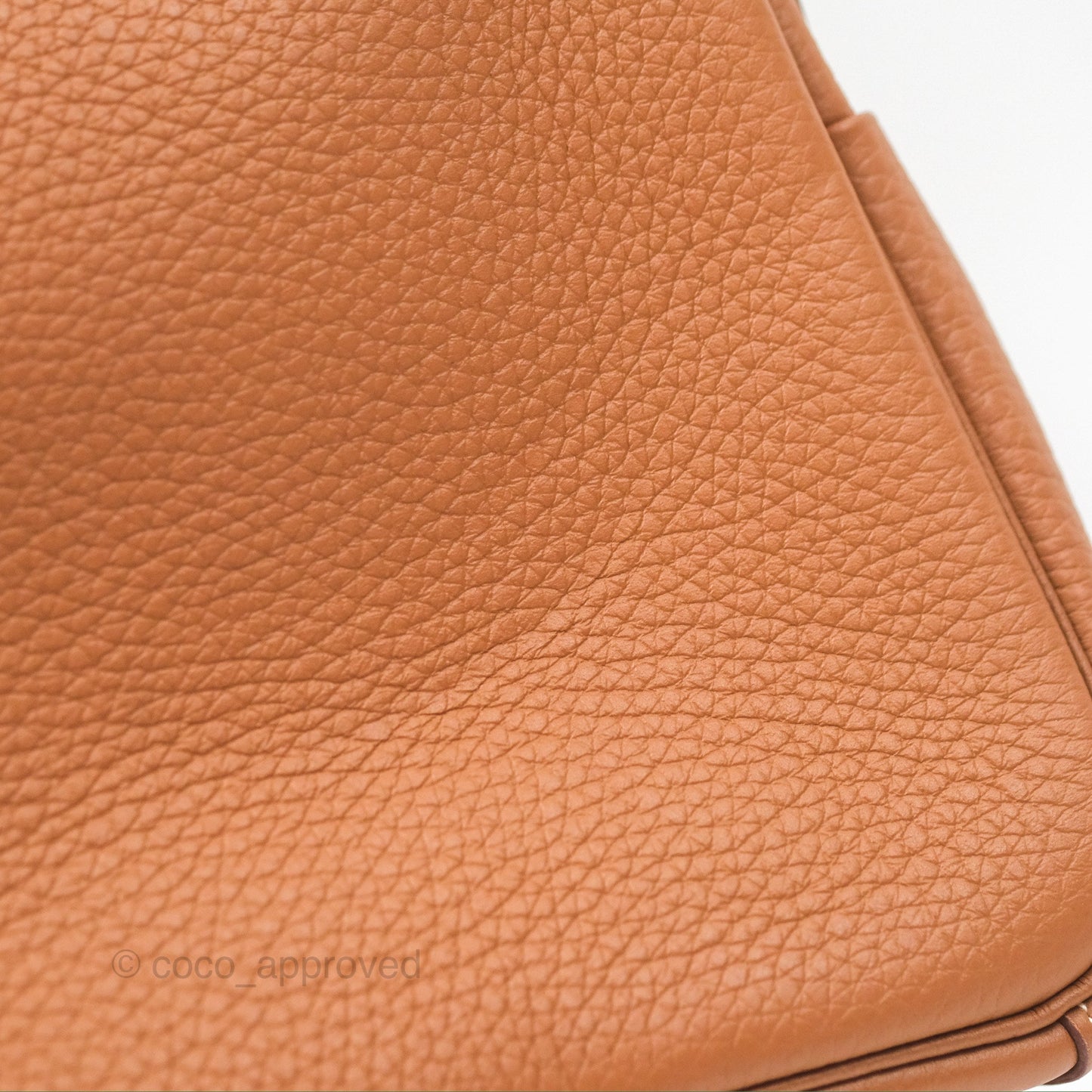 Hermès Lindy 26 Gold Taurillon Clemence Gold Hardware