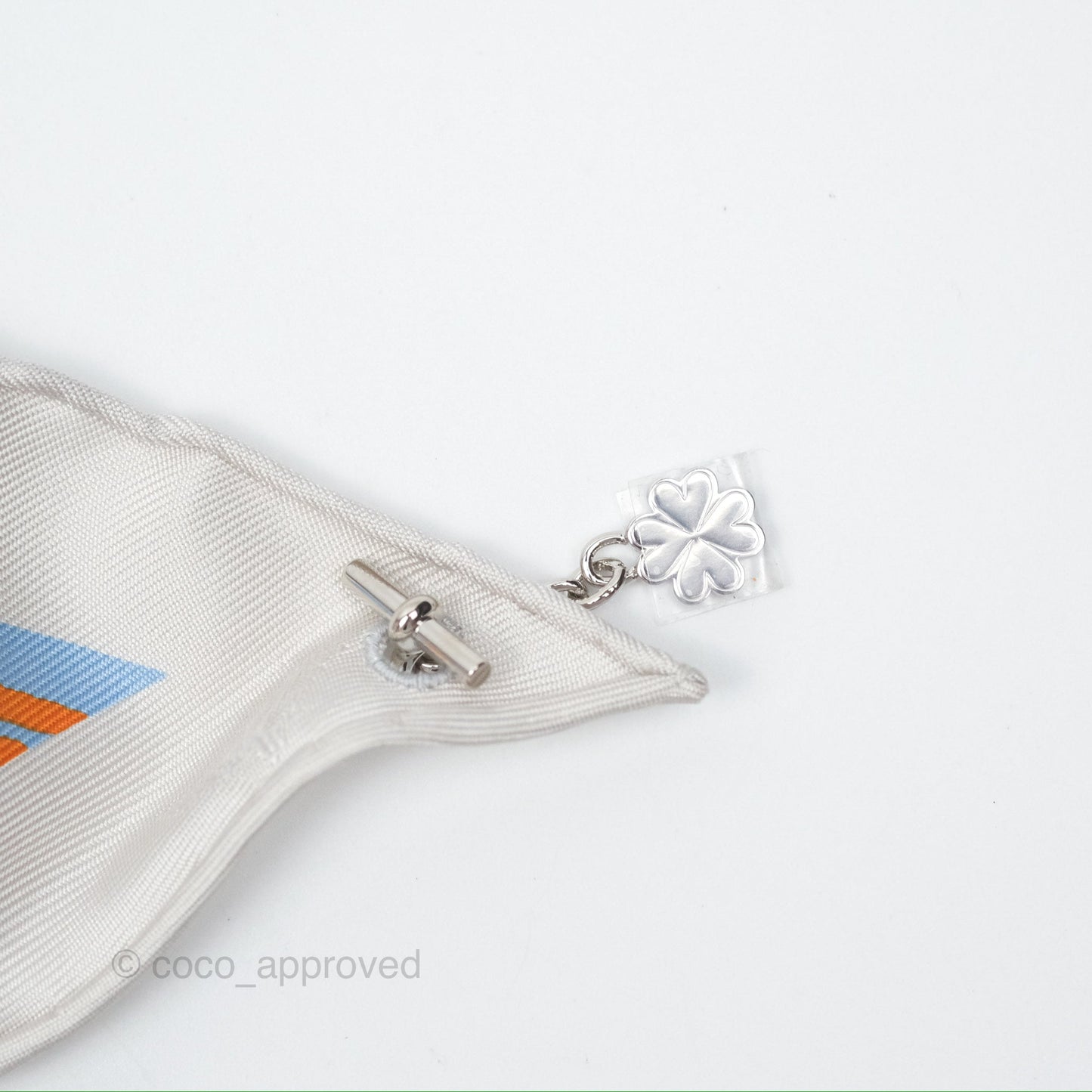 Hermès Garde Robe Pop Triangle Scarf Silk Blue/Grey